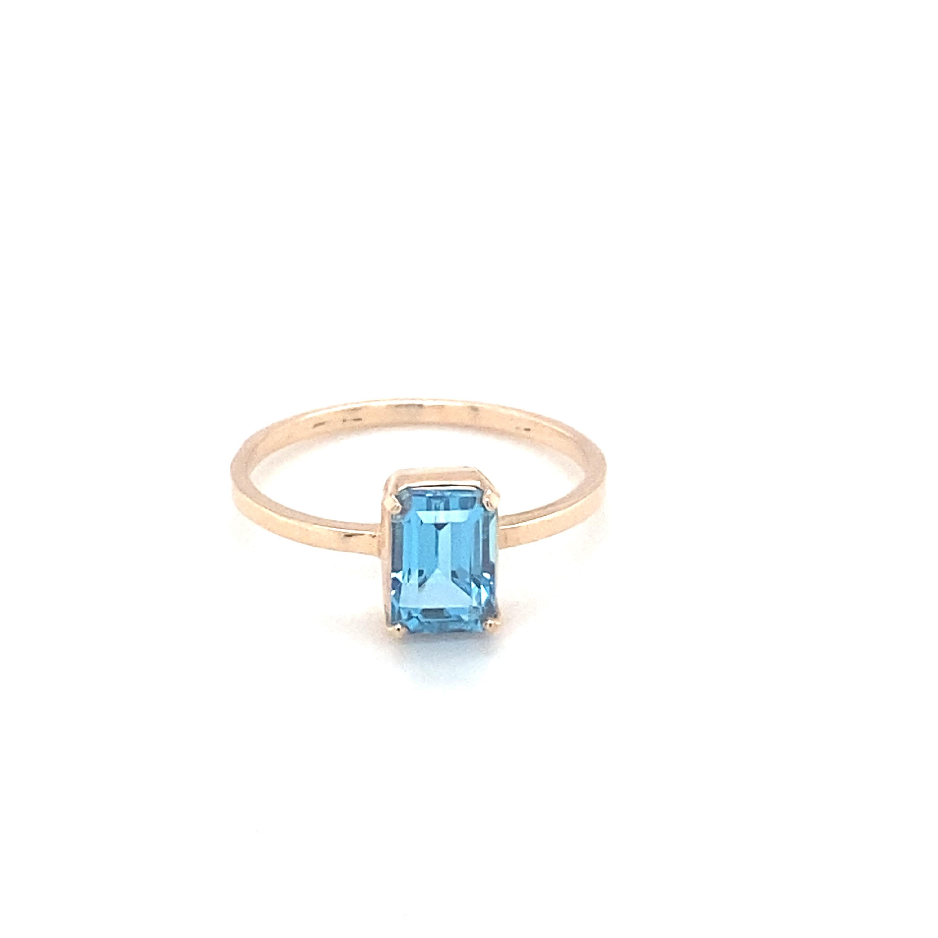 Baguette Cut Blue Topaz Yellow Gold Solitaire Ring For Sale 10