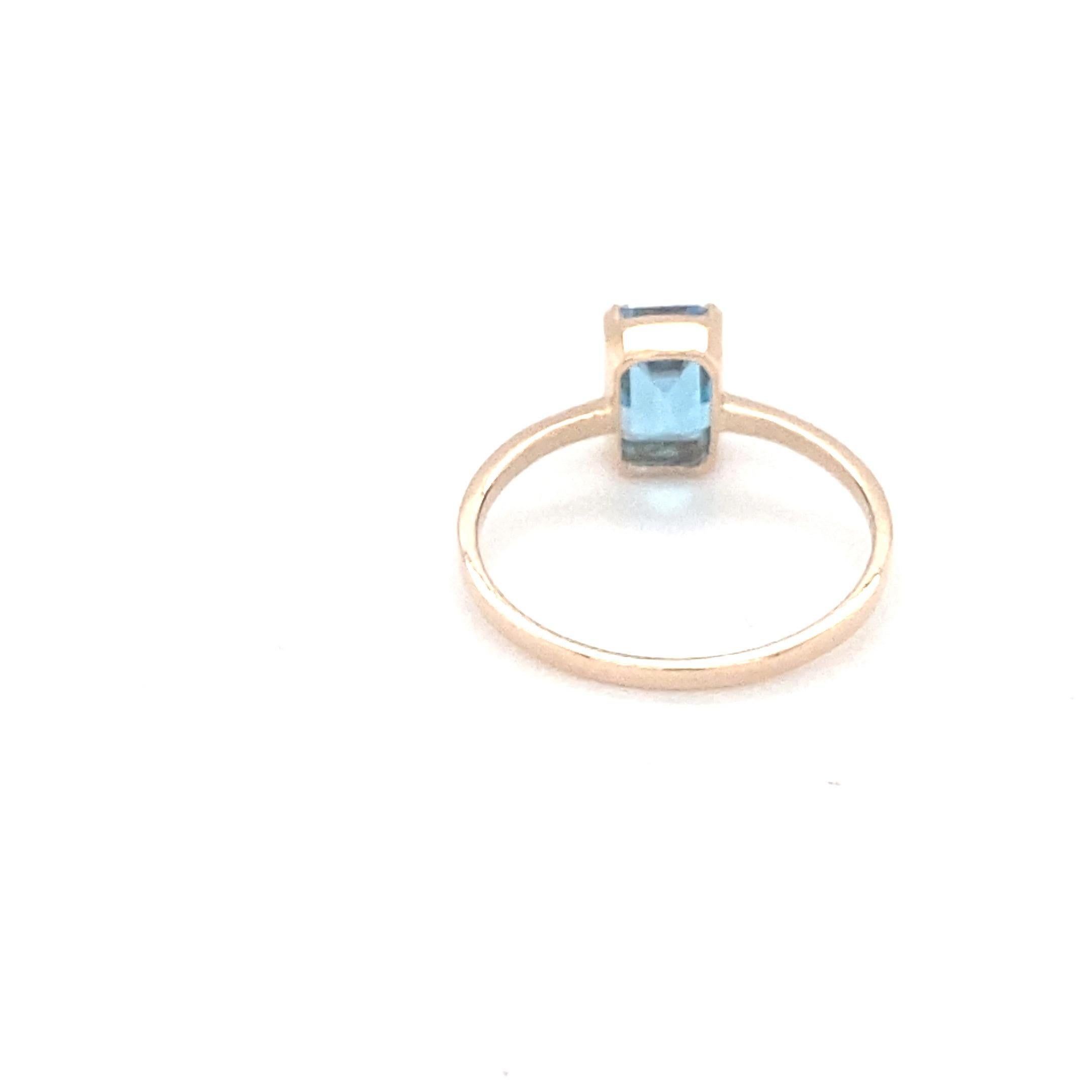 Baguette Cut Blue Topaz Yellow Gold Solitaire Ring For Sale 13