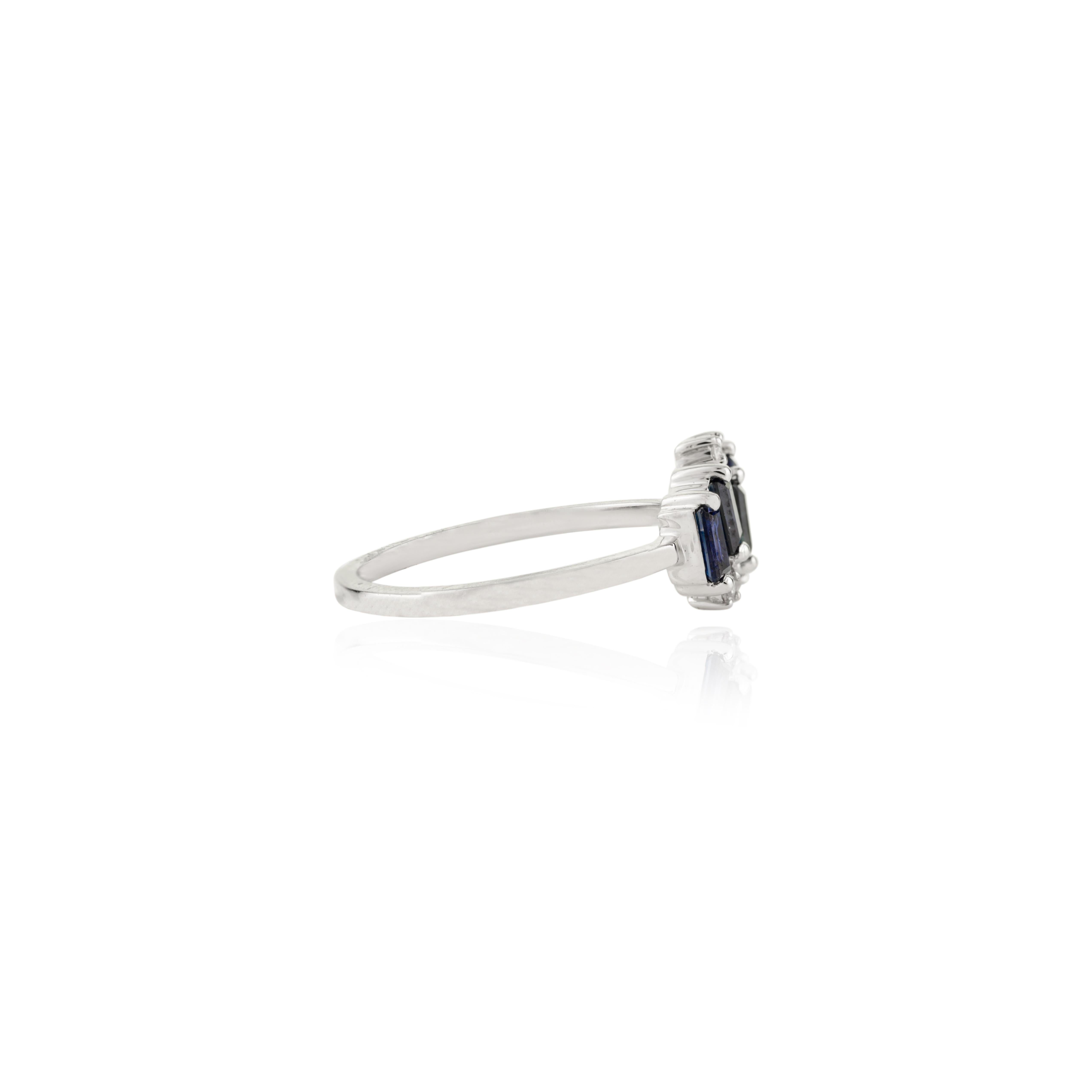 En vente :  Baguette-Cut Deep Blue Sapphires Cluster Ring Crafted in 14K White Gold for Her 5