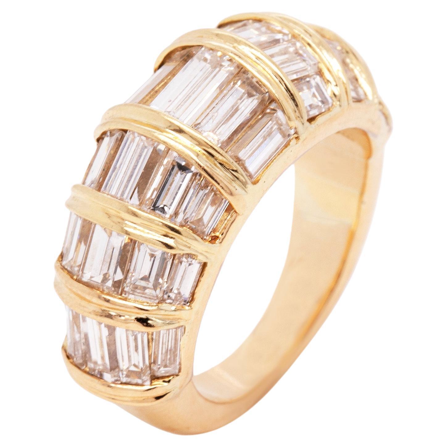 Baguetteschliff Diamant 18 Karat Gelbgold Bombé Cluster Dome Cocktail Ring im Angebot