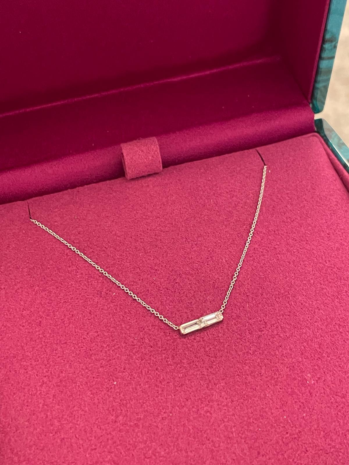 Baguette Cut Duo Diamond Bar pendant in Platinum and 18k White gold In New Condition For Sale In Brisbane, AU
