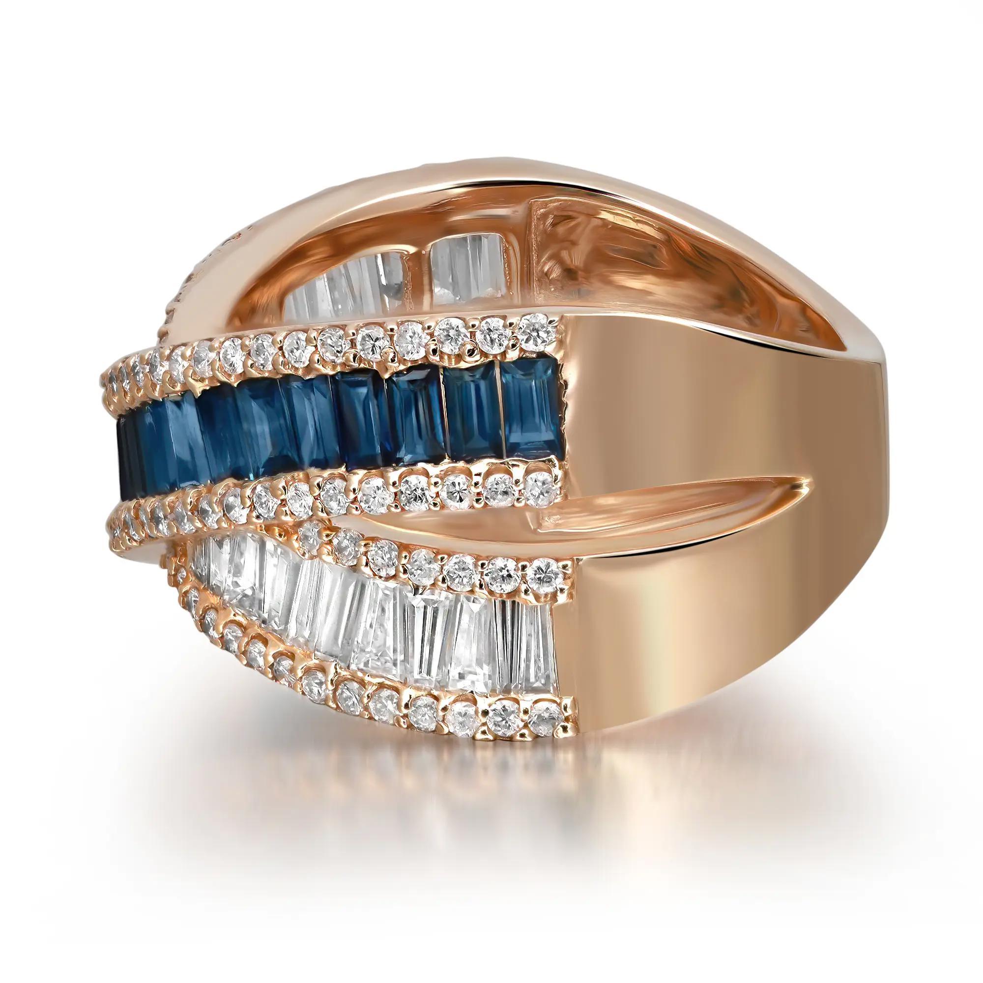 Cette bague luxueuse et audacieuse est réalisée en or jaune 14 carats. Cette bague fantaisie est rehaussée de 1,19 carats d'éblouissants diamants blancs de taille baguette et de 1,72 carats de saphirs bleus de taille baguette en serti-canal avec un
