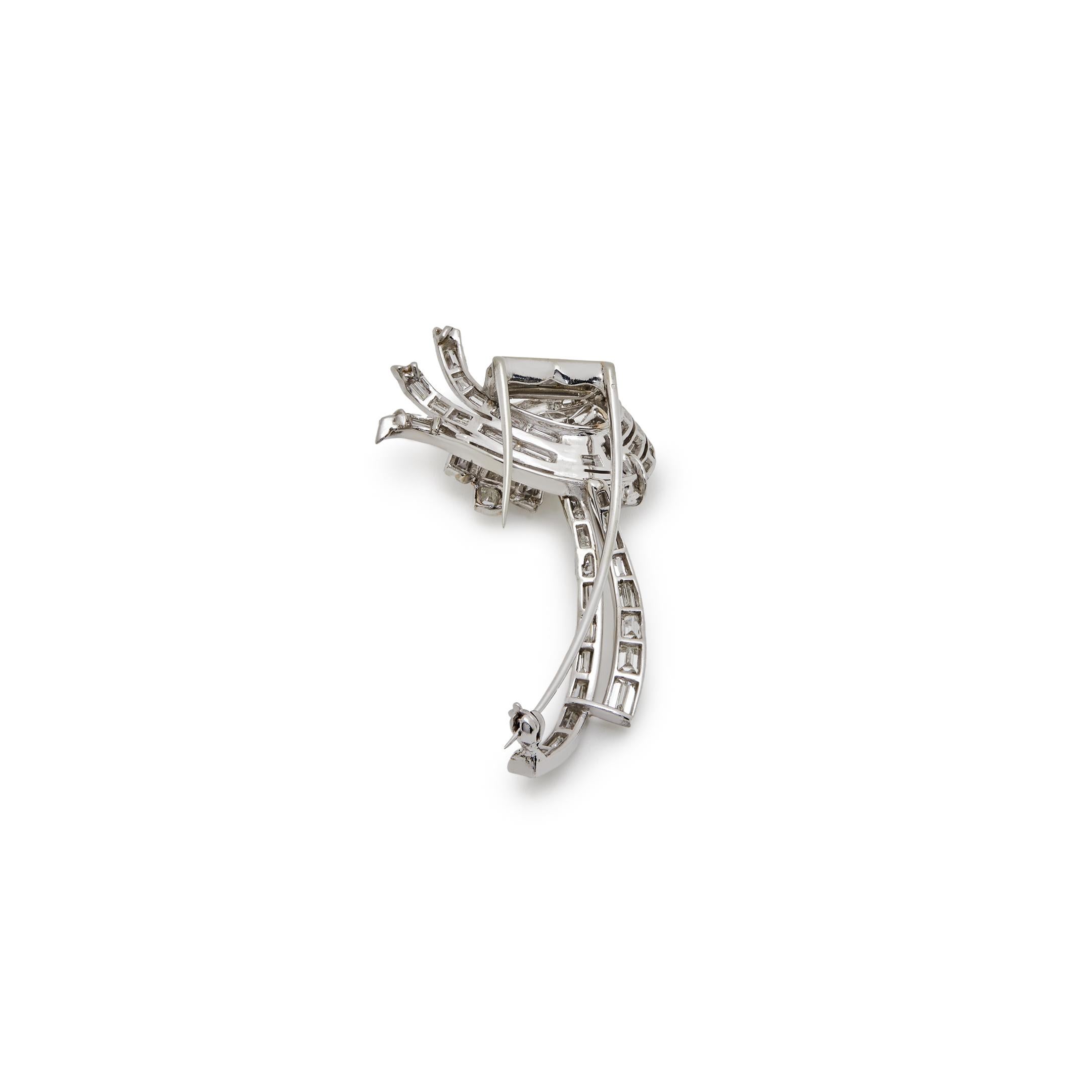  Diamant-Brosche im Baguetteschliff im Zustand „Gut“ im Angebot in New York, NY