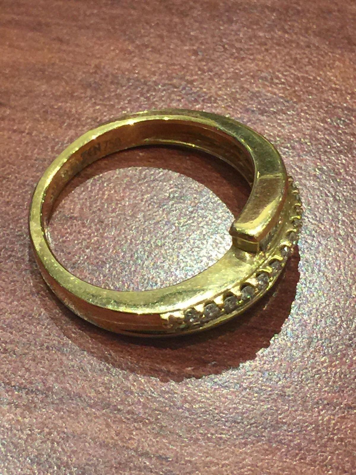 Women's Baguette Cut Diamond Dress Ring in 18K Yellow Gold. Diamonds' weight: 1.25ct. For Sale