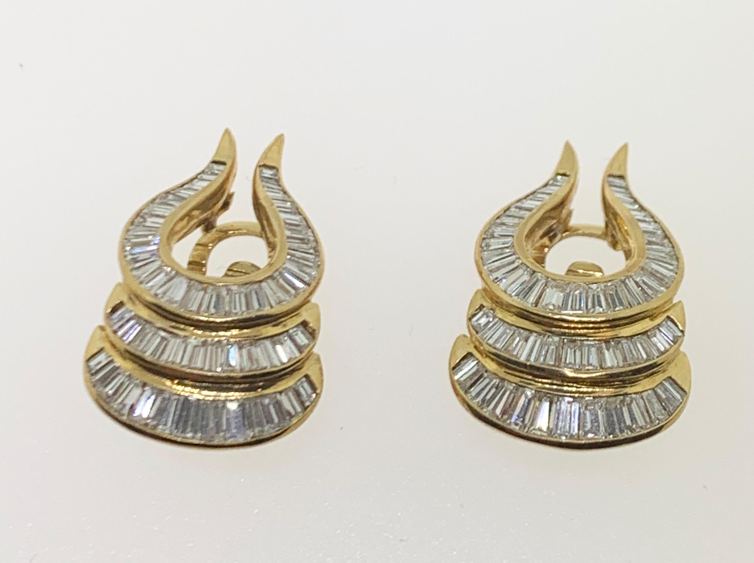 Baguette Cut Diamond Earrings In Excellent Condition For Sale In New York, NY