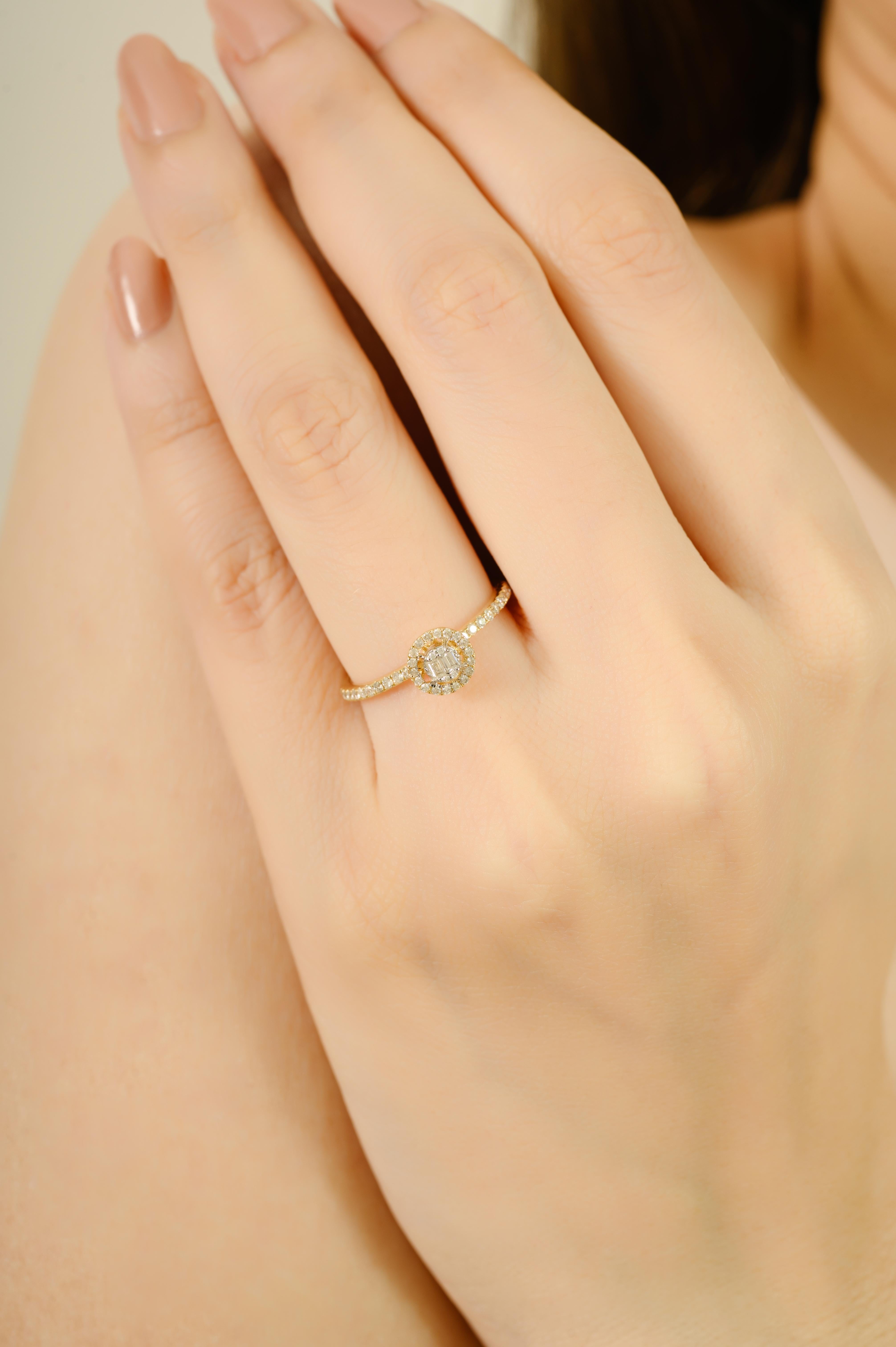 En vente :  Bague de fiançailles en or jaune 14K avec diamant taille baguette et pavé 2