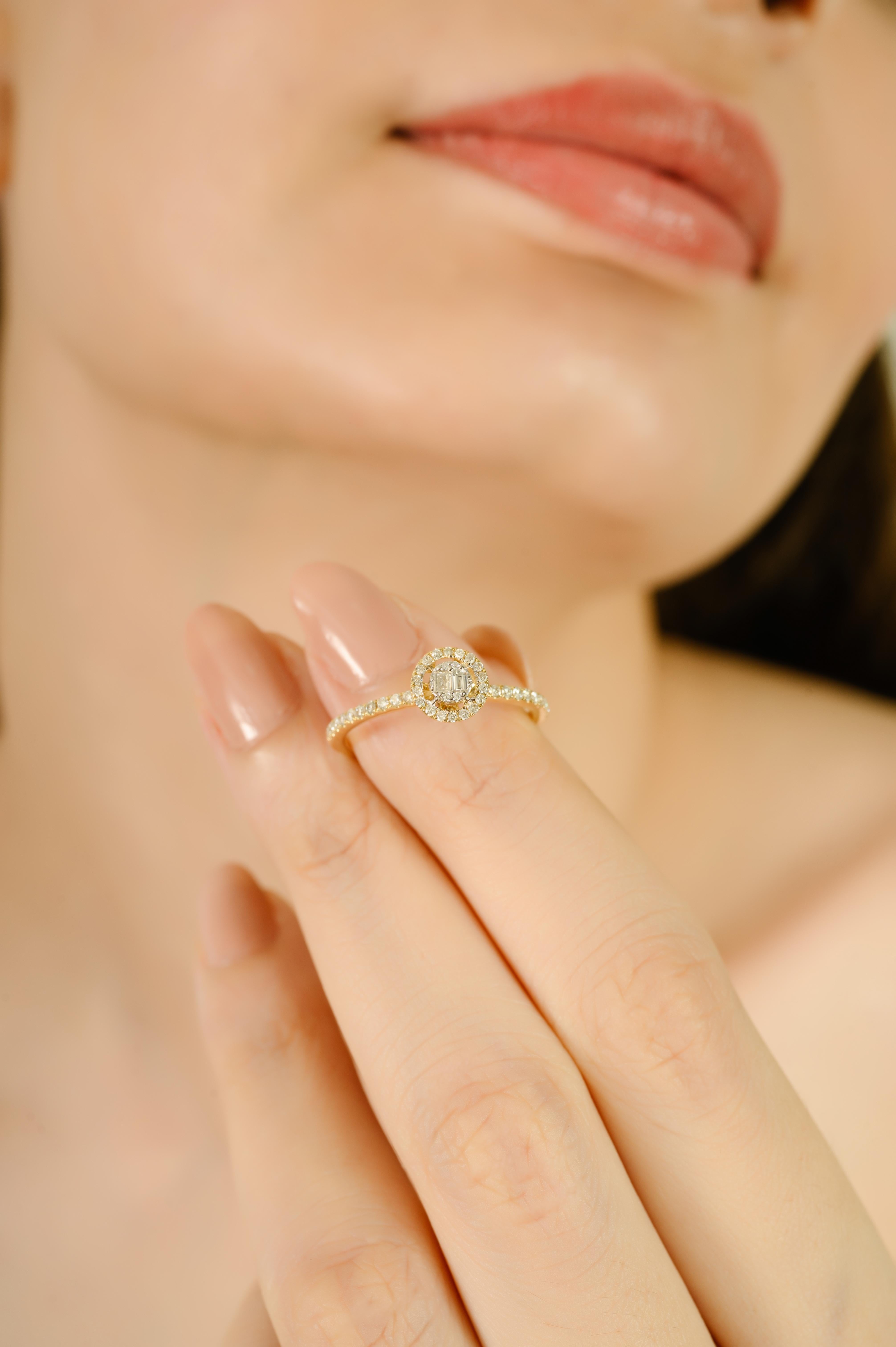 En vente :  Bague de fiançailles en or jaune 14K avec diamant taille baguette et pavé 4