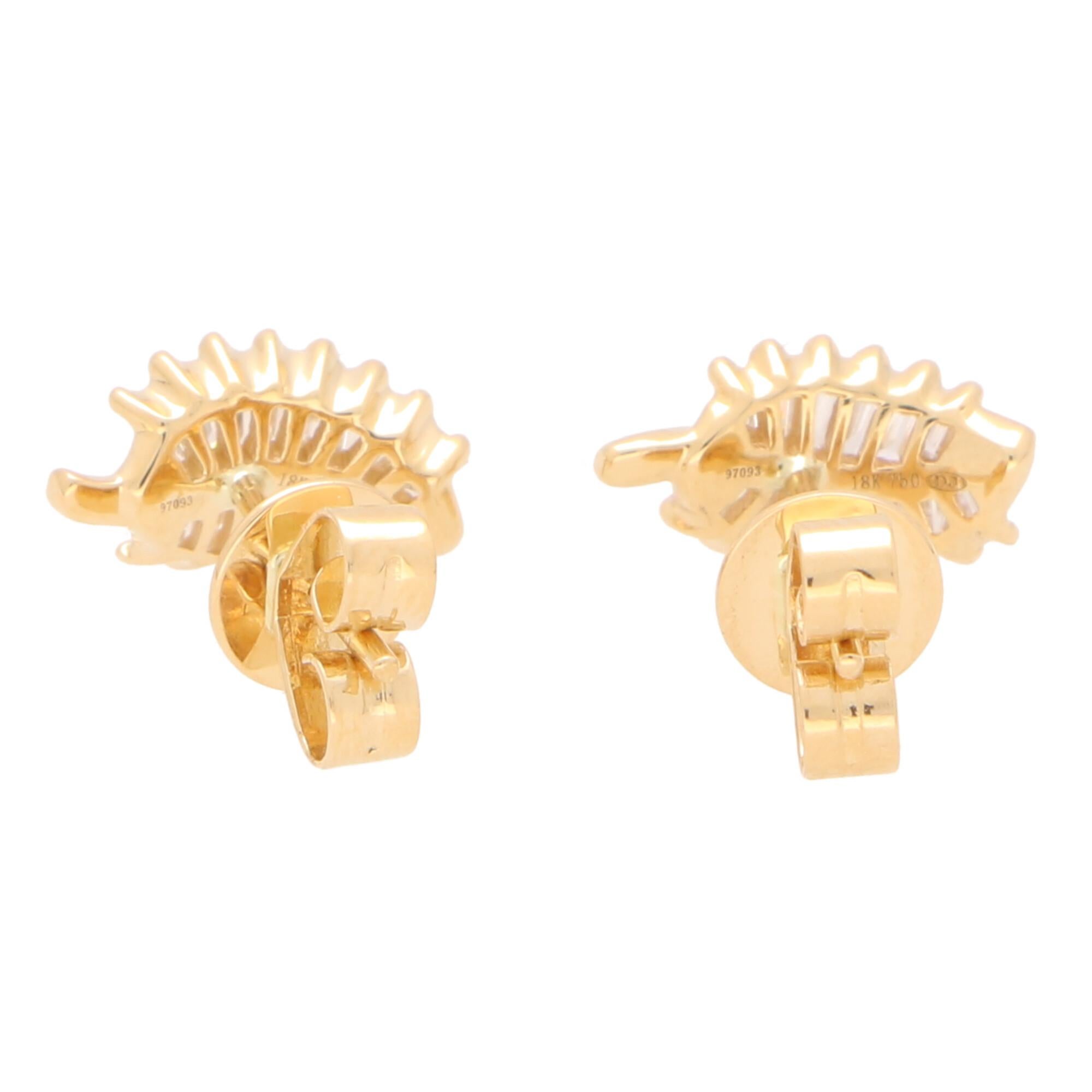 Baguette Cut Diamond Leaf Stud Earrings Set in 18 Karat Yellow Gold In Good Condition For Sale In London, GB