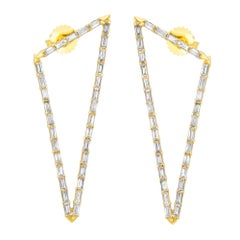 Orecchini a cerchio lunghi triangolari con diamante taglio baguette in oro giallo 14K 2,57Cttw