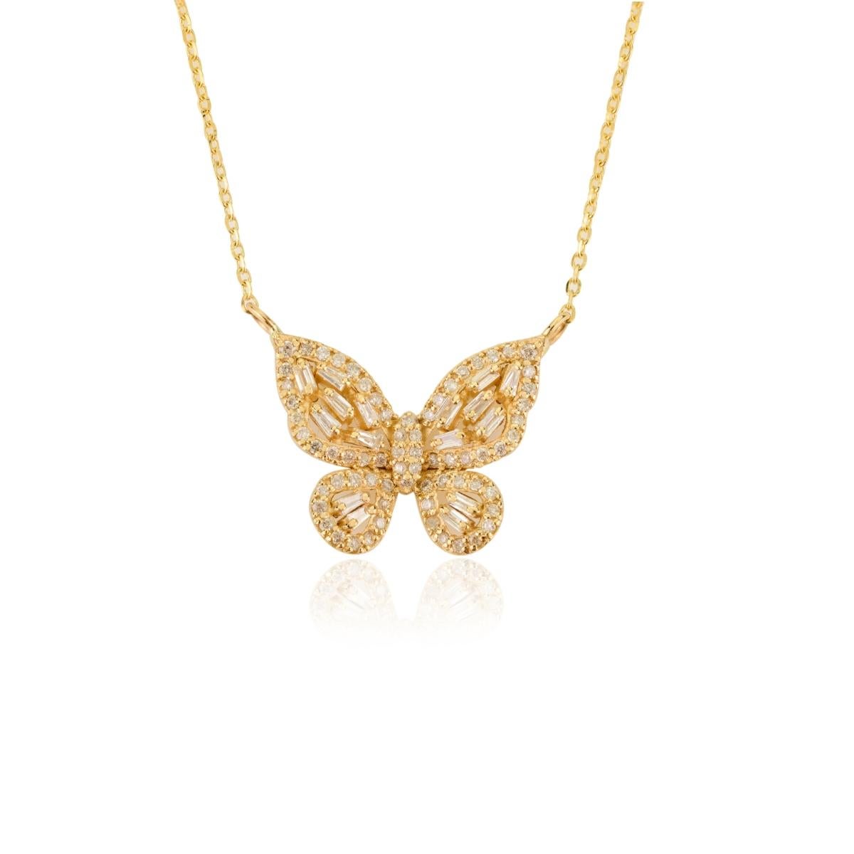 Collier pendentif en or jaune 18 carats serti de diamants baguettes dans un motif papillon Neuf - En vente à New York, NY
