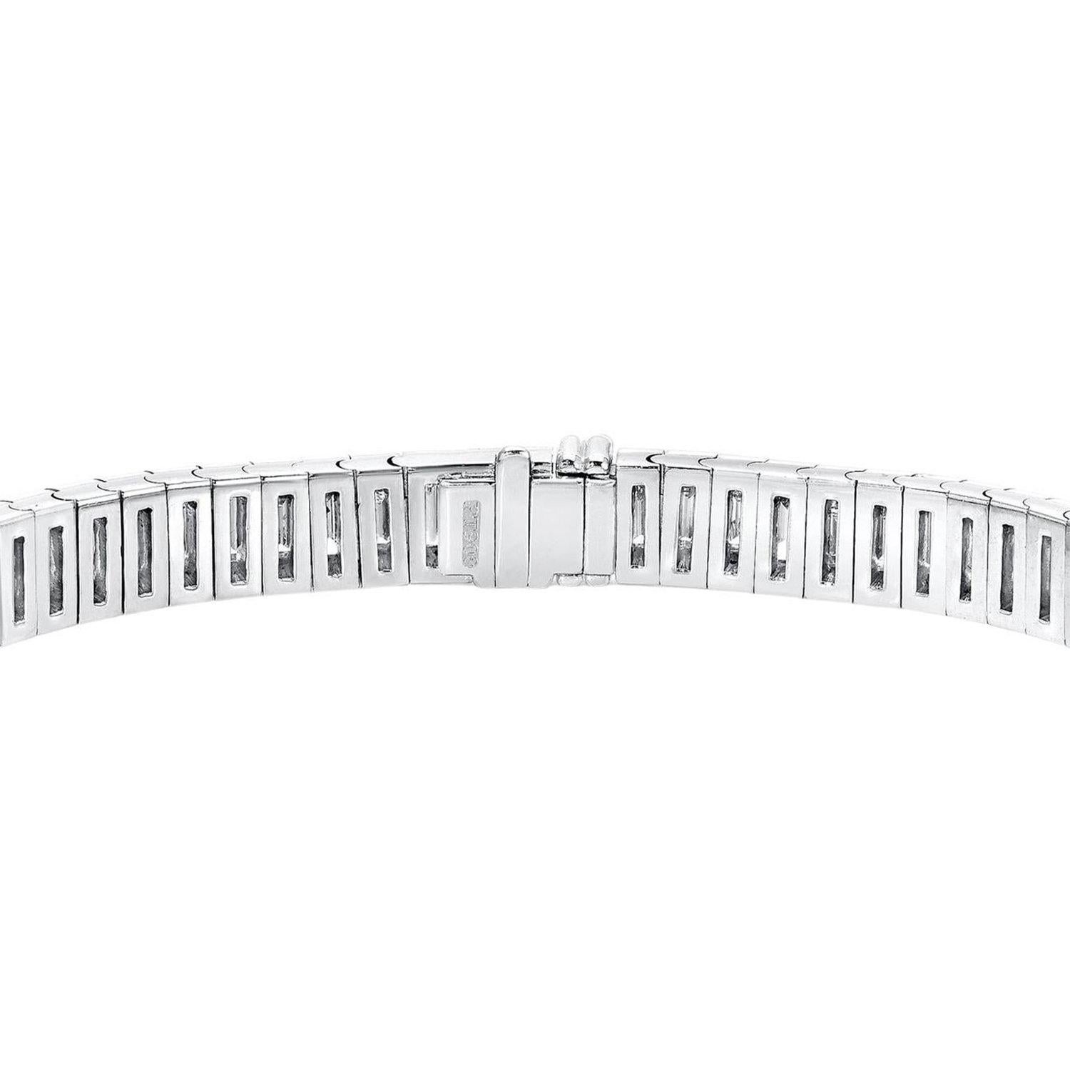 Baguette Cut Diamond Tennis Bracelet 15.69 Carats Platinum In Excellent Condition For Sale In Aliso Viejo, CA