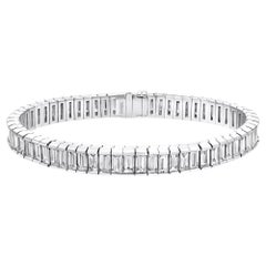 Bracelet tennis en platine 15,69 carats avec diamants taille baguette