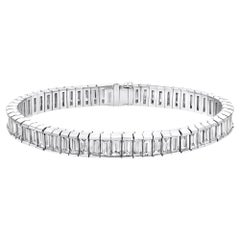 Bracelet tennis en platine 15,69 carats avec diamants taille baguette
