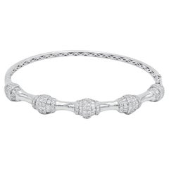 Bracelet jonc en or blanc 18 carats serti de diamants taille baguette et de diamants ronds