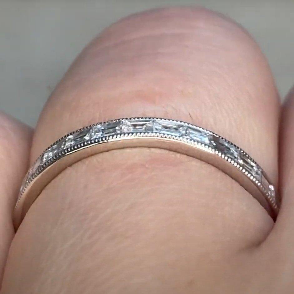 Bague en platine sertie de diamants taille baguette (environ 1,00 carat) Excellent état - En vente à New York, NY