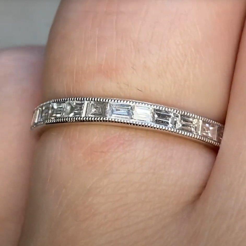 Bague en platine sertie de diamants taille baguette (environ 1,00 carat) Unisexe en vente