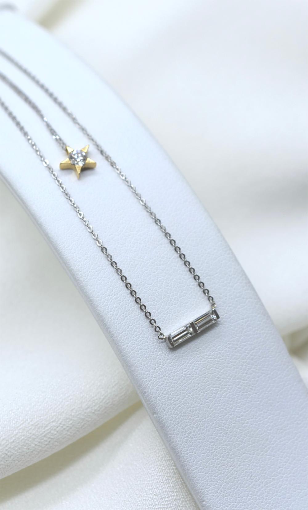 Baguette Cut Diamond Bar set necklace 

40cm chain

18k white gold chain

Featuring two book end set baguette cut FSI diamonds 2 baguettes =0.36ct 

Set in platinum with 18k white gold fine chain.

This item is ready to ship

( 2 x matching