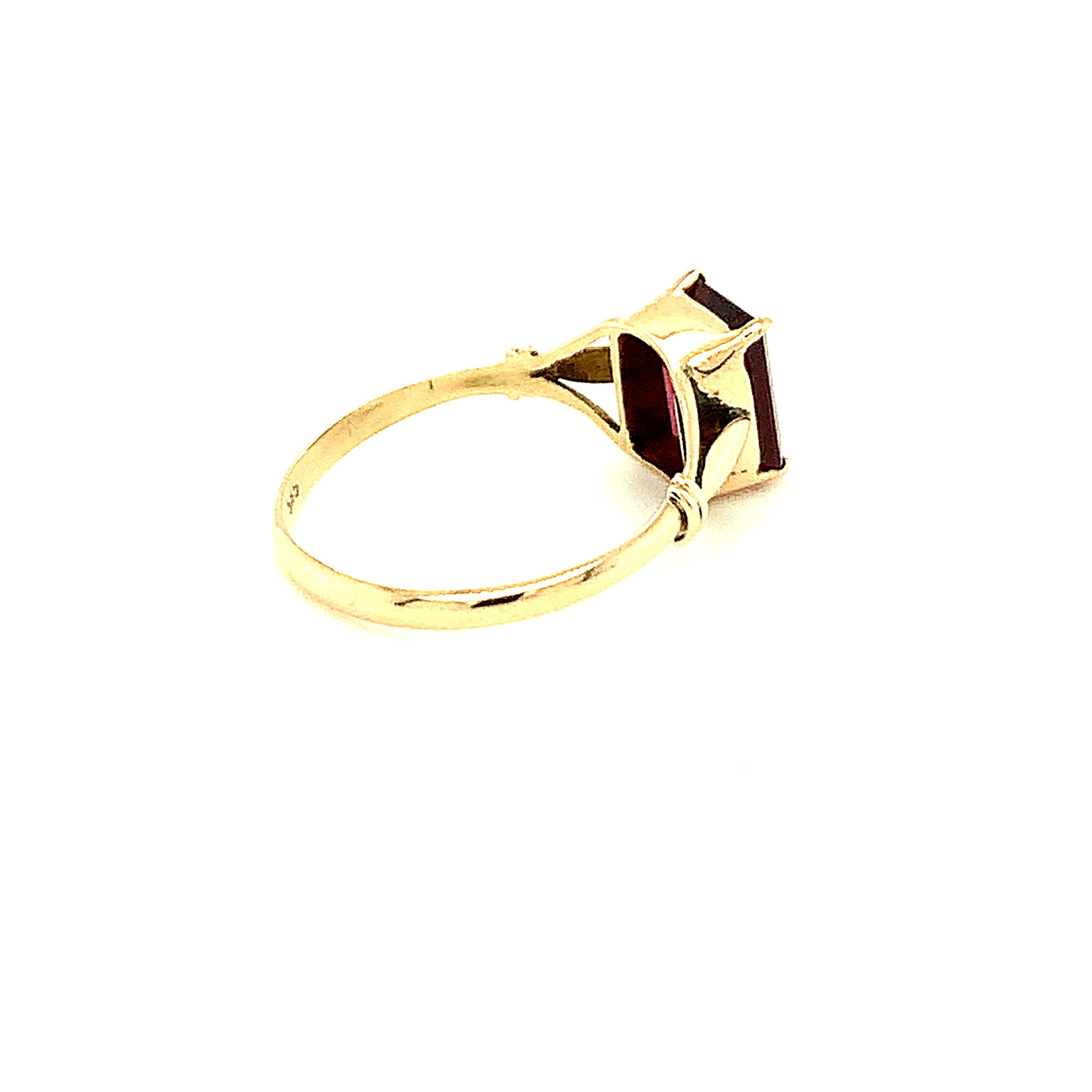Baguette Cut Garnet 14k Yellow Gold Ring For Sale 4