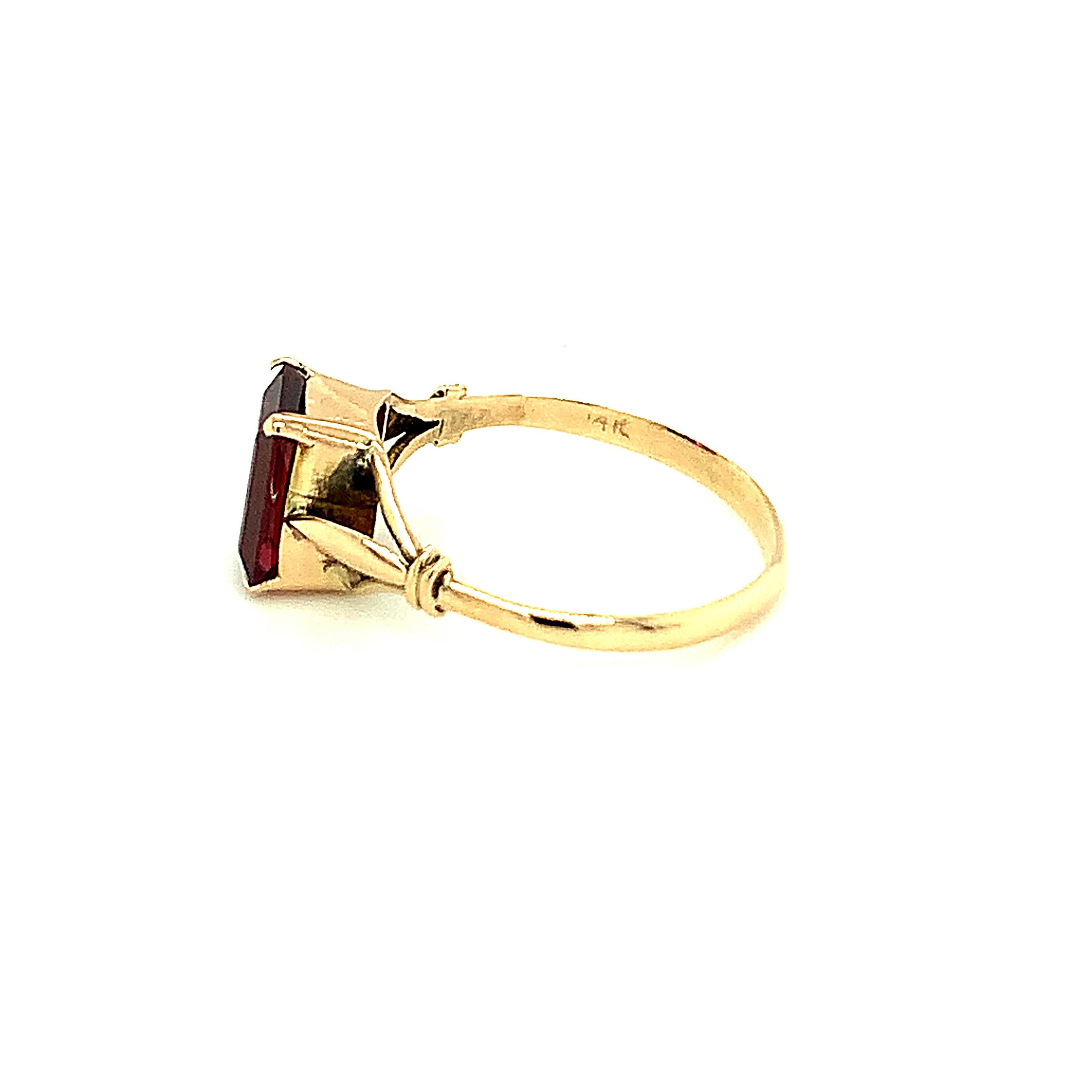 Baguette Cut Garnet 14k Yellow Gold Ring For Sale 5
