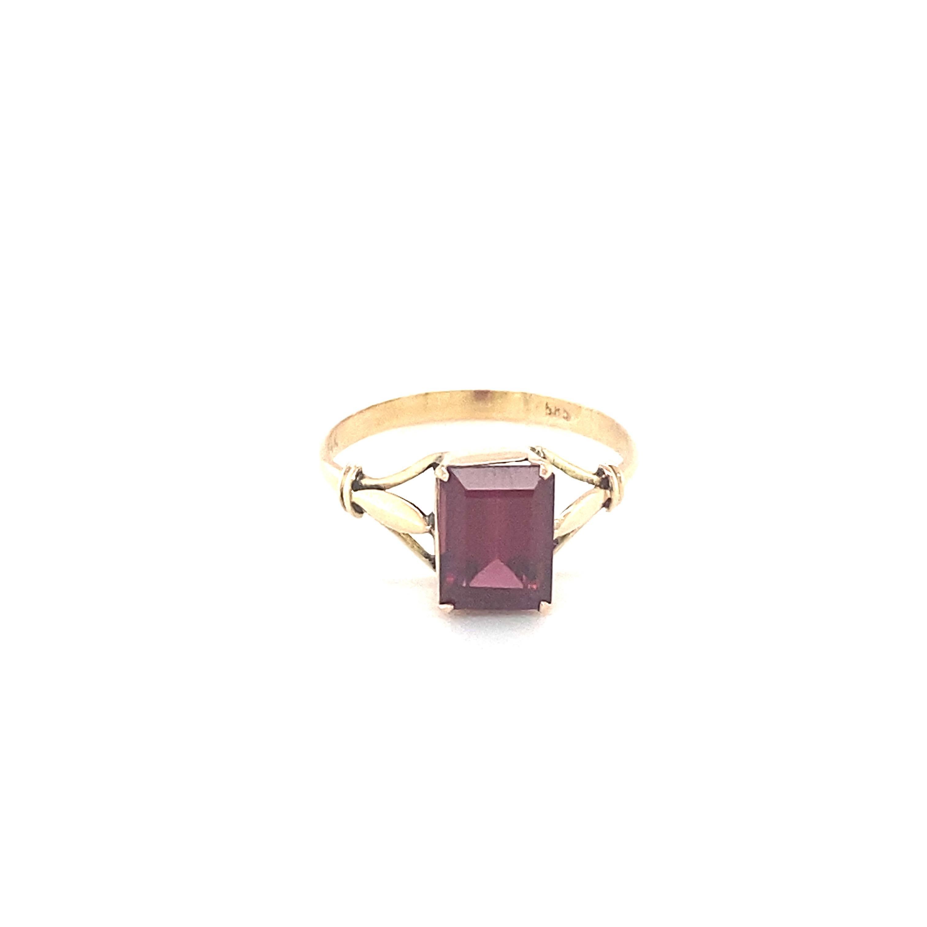 Baguette cut garnet is mounted in 14K yellow gold. Beautifully hand crafted ring is suitable for your everyday companion. Carefully selected gem stone is hand cut and polished. One of a kind ring to suit your style. Its sleek and comfortable to