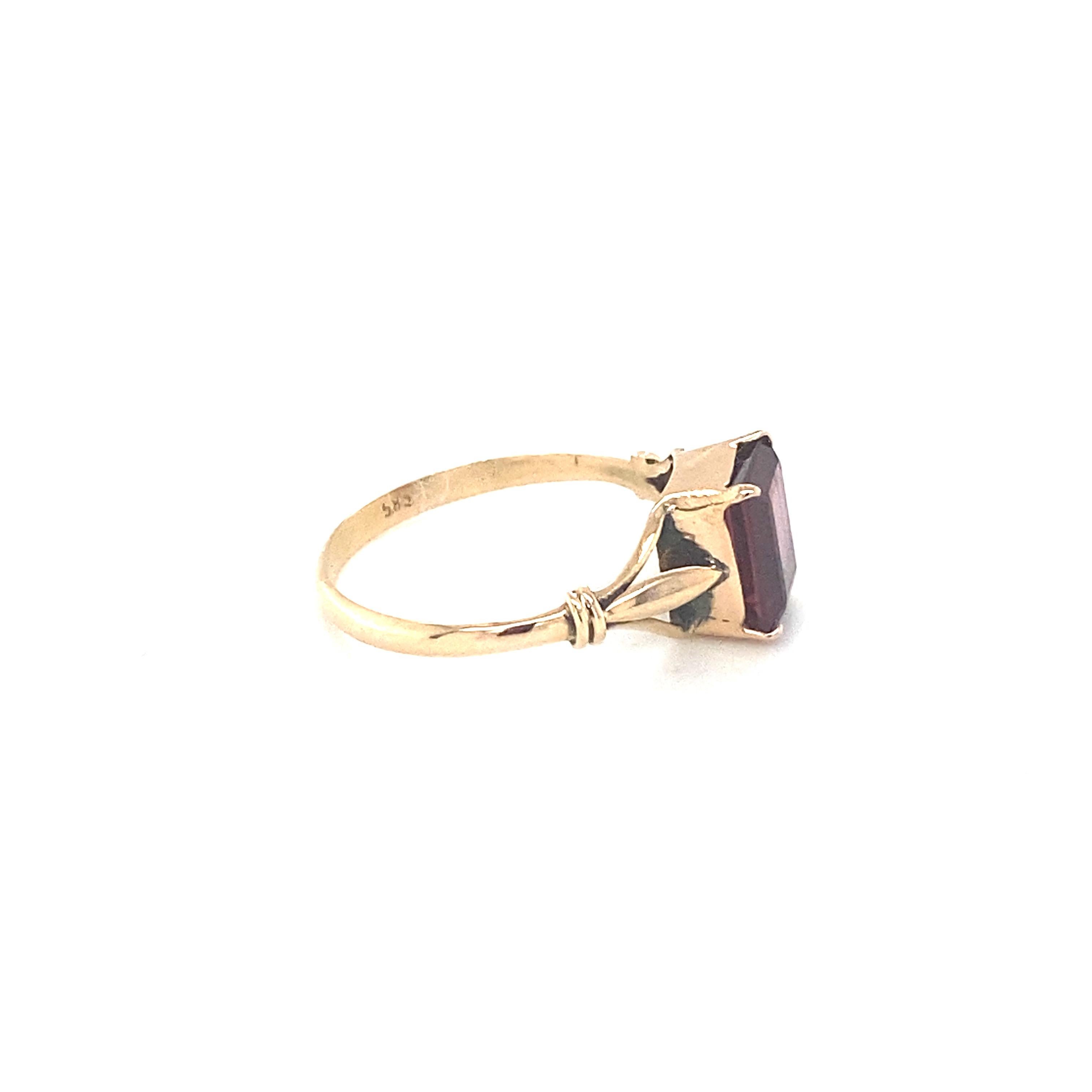 Baguette Cut Garnet Yellow Gold Solitaire Ring For Sale 2