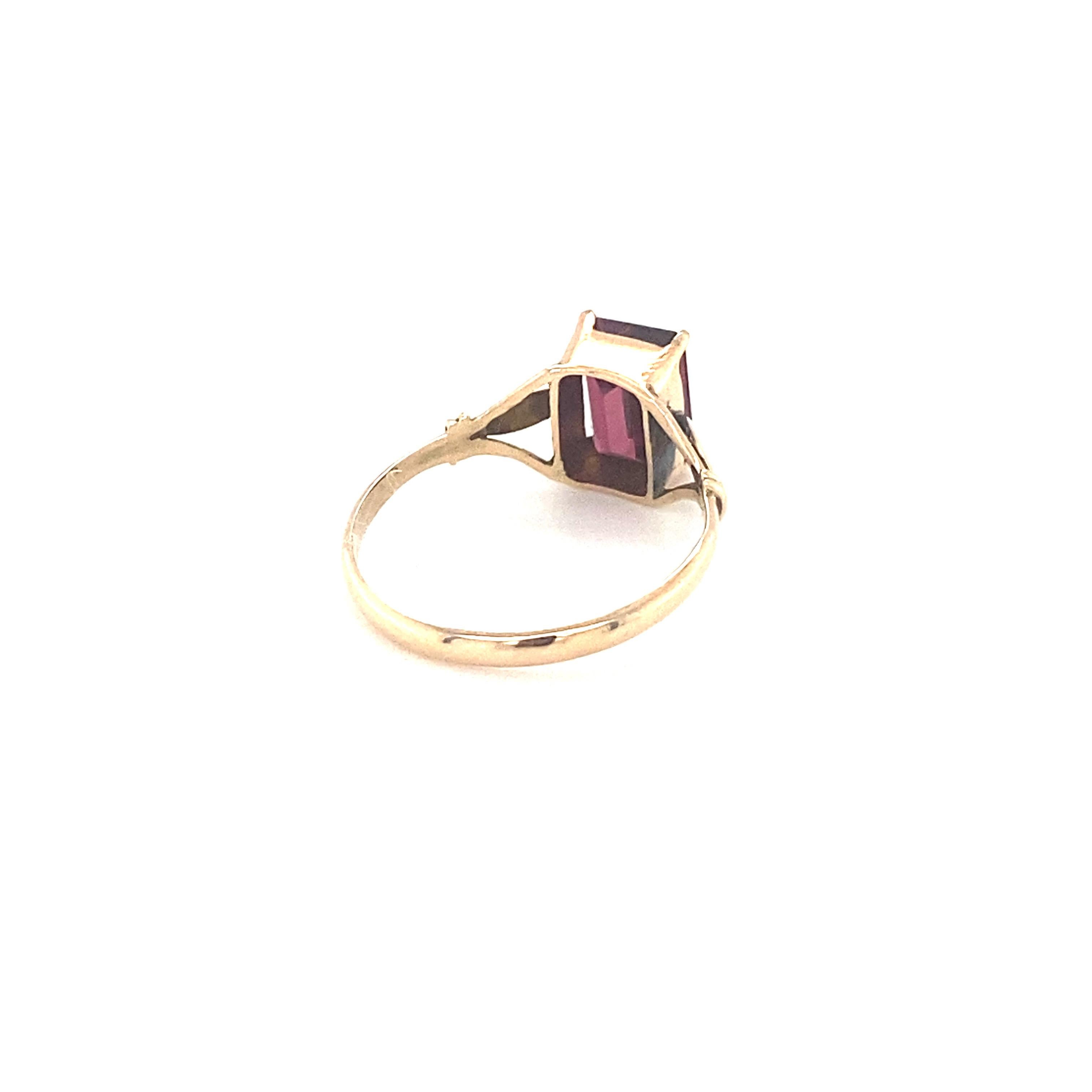 Baguette Cut Garnet Yellow Gold Solitaire Ring For Sale 4