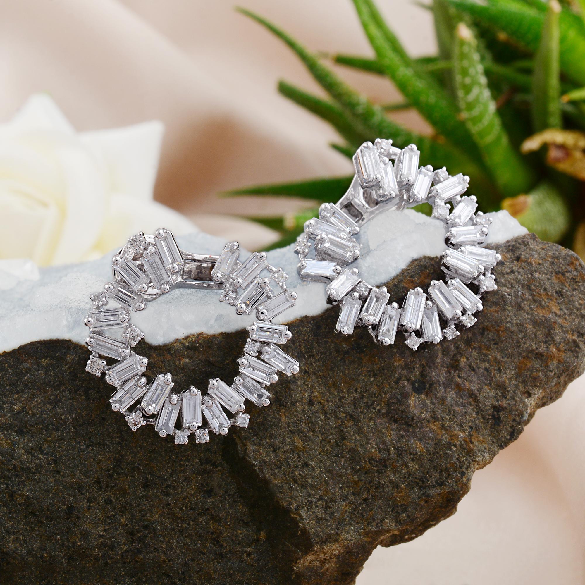 Boucles d'oreilles en or blanc 18 carats, diamant naturel taille baguette HI/SI 4.30Ct Neuf - En vente à Diera, Dubai