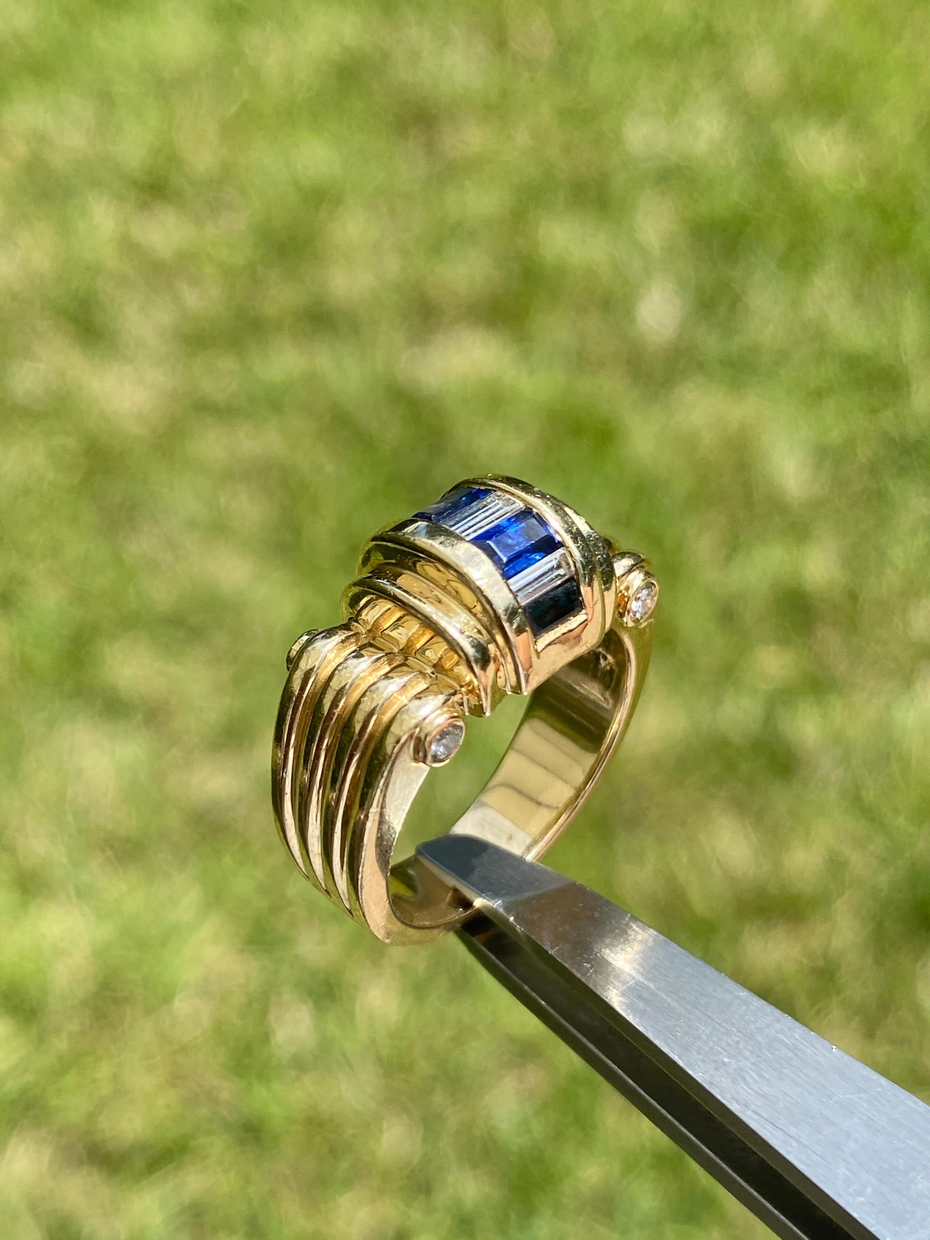 Baguette Cut Natural Diamond and Blue Sapphire Ring in 18k Solid Gold In Excellent Condition For Sale In Miami, FL
