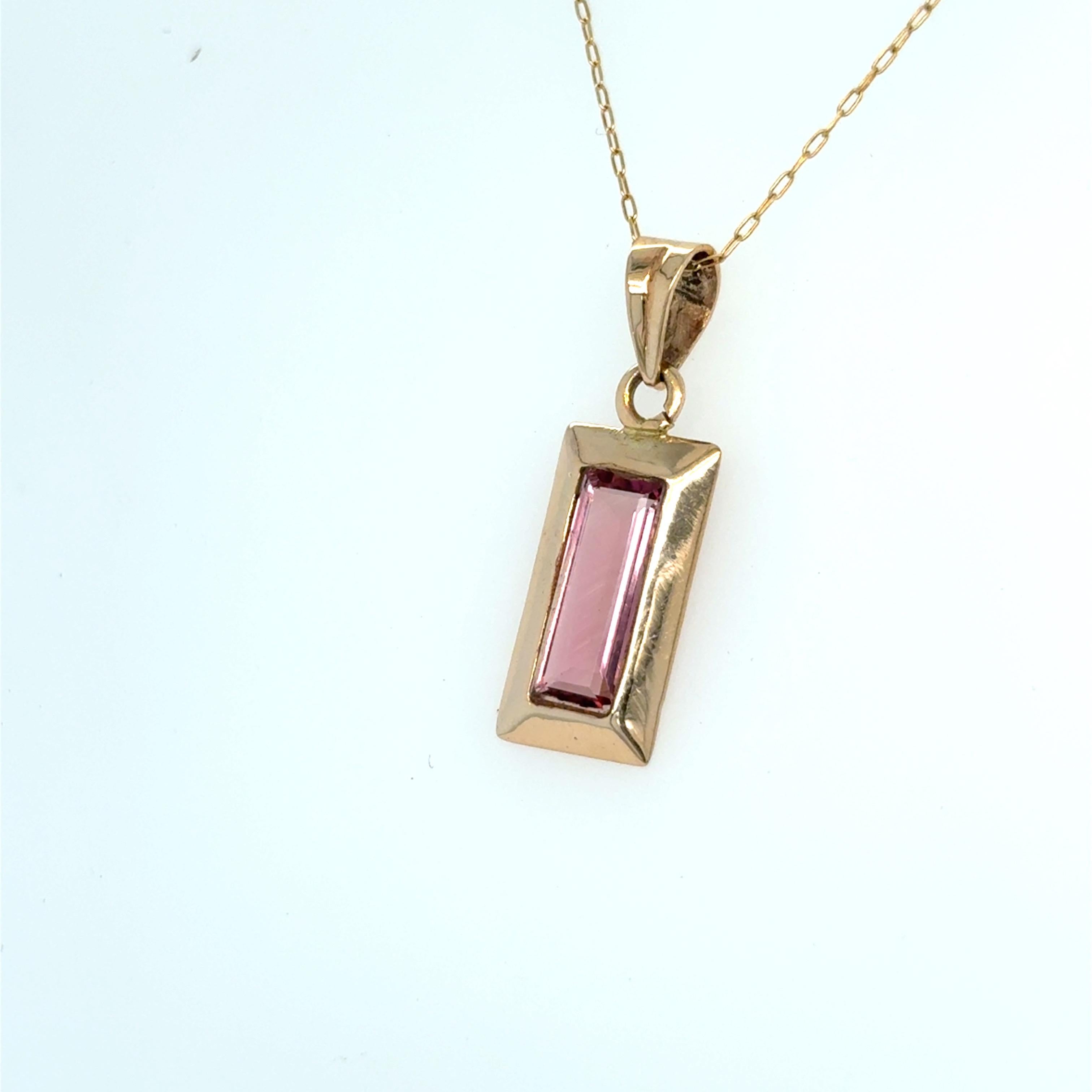 Baguette Cut Pink Tourmaline Yellow Gold Pendant Necklace For Sale 5