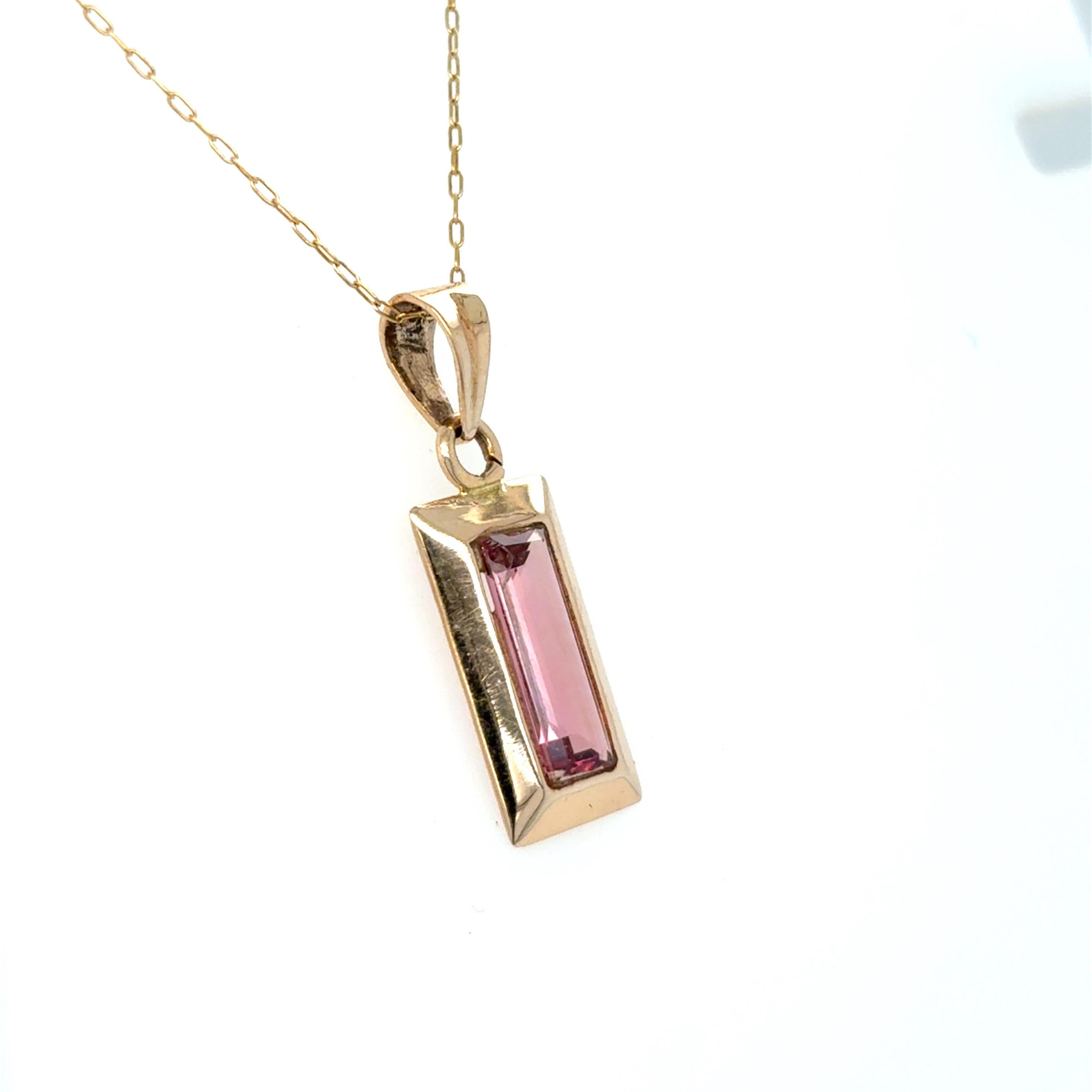 Baguette Cut Pink Tourmaline Yellow Gold Pendant Necklace For Sale 6