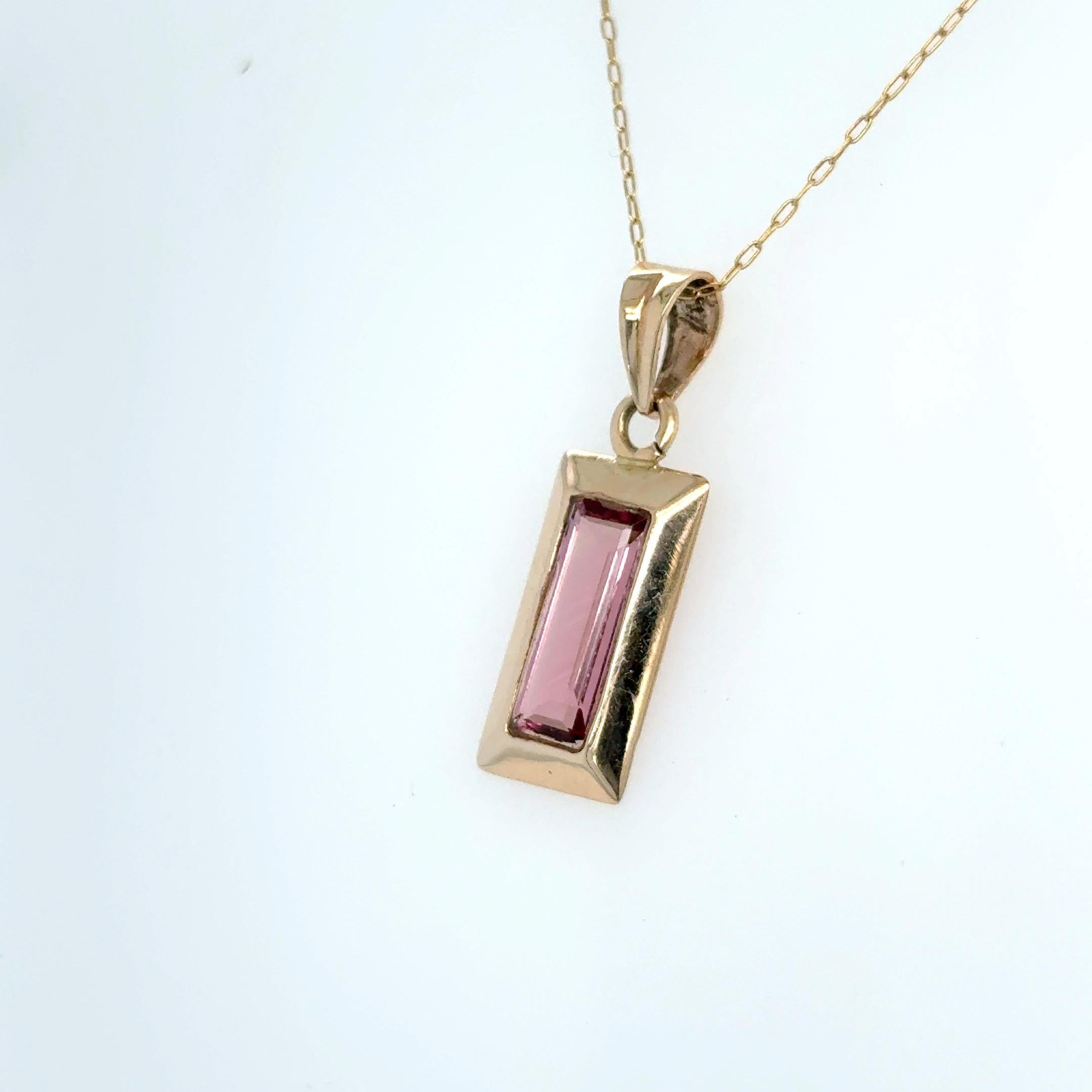 Baguette Cut Pink Tourmaline Yellow Gold Pendant Necklace For Sale 2