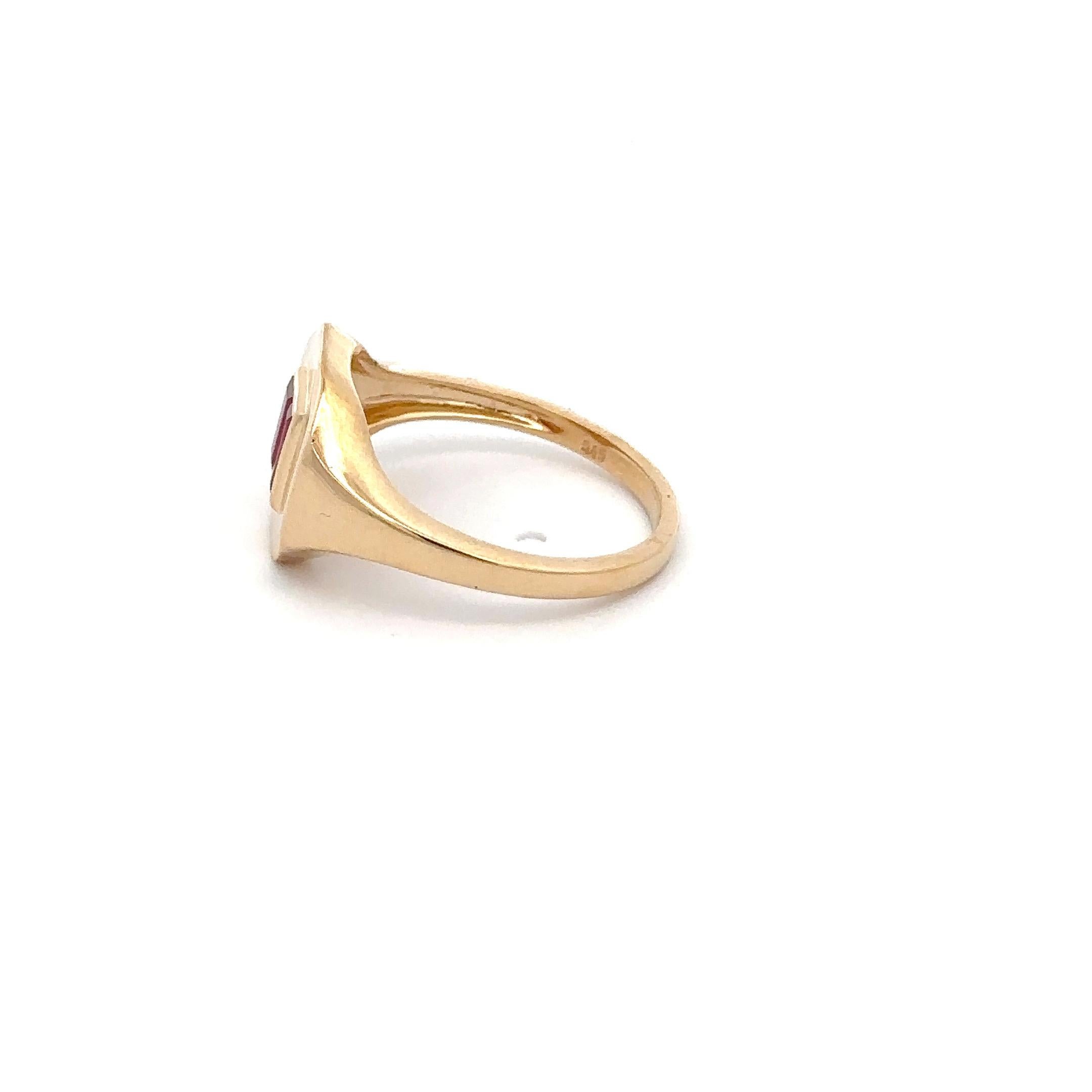 Im Angebot: Baguette-Schliff Rubin Edelstein Unisex Siegelring 14kt massivem Gelbgold () 2