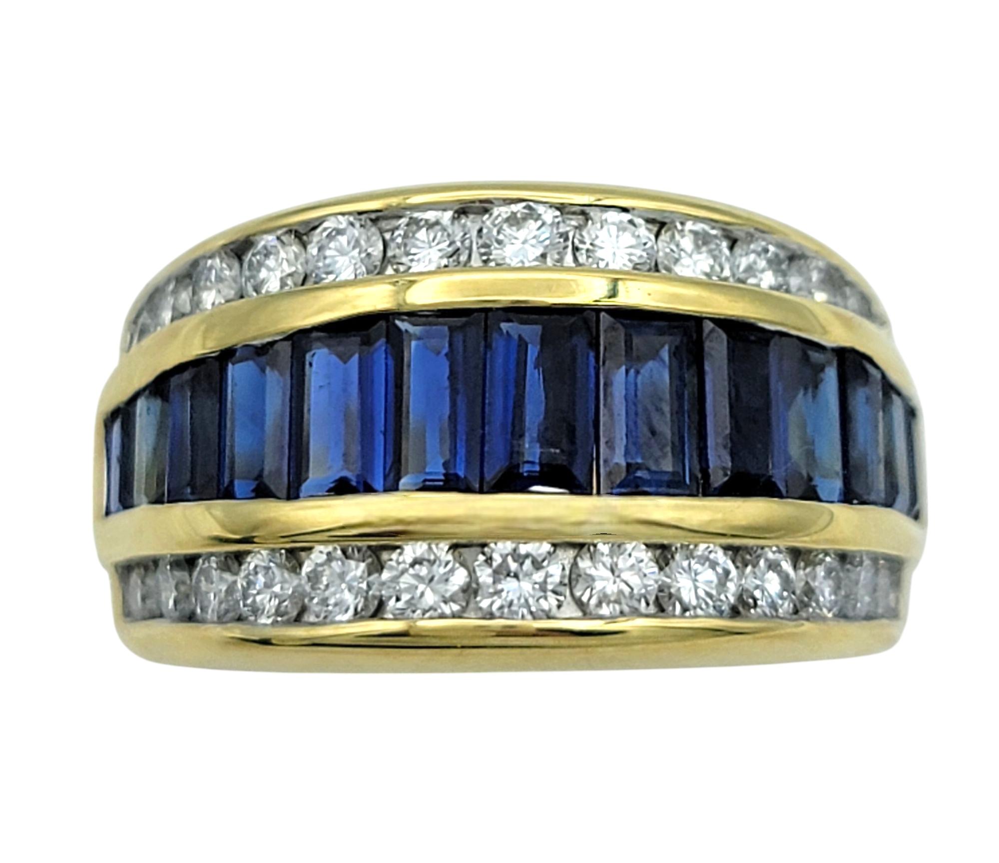 Misura dell'anello: 7

Un capolavoro di raffinatezza e maestria, questo squisito anello a fascia mostra un'ipnotica esposizione di zaffiri blu profondo con taglio a baguette, incastonati a canale in perfetto allineamento. I sorprendenti zaffiri sono
