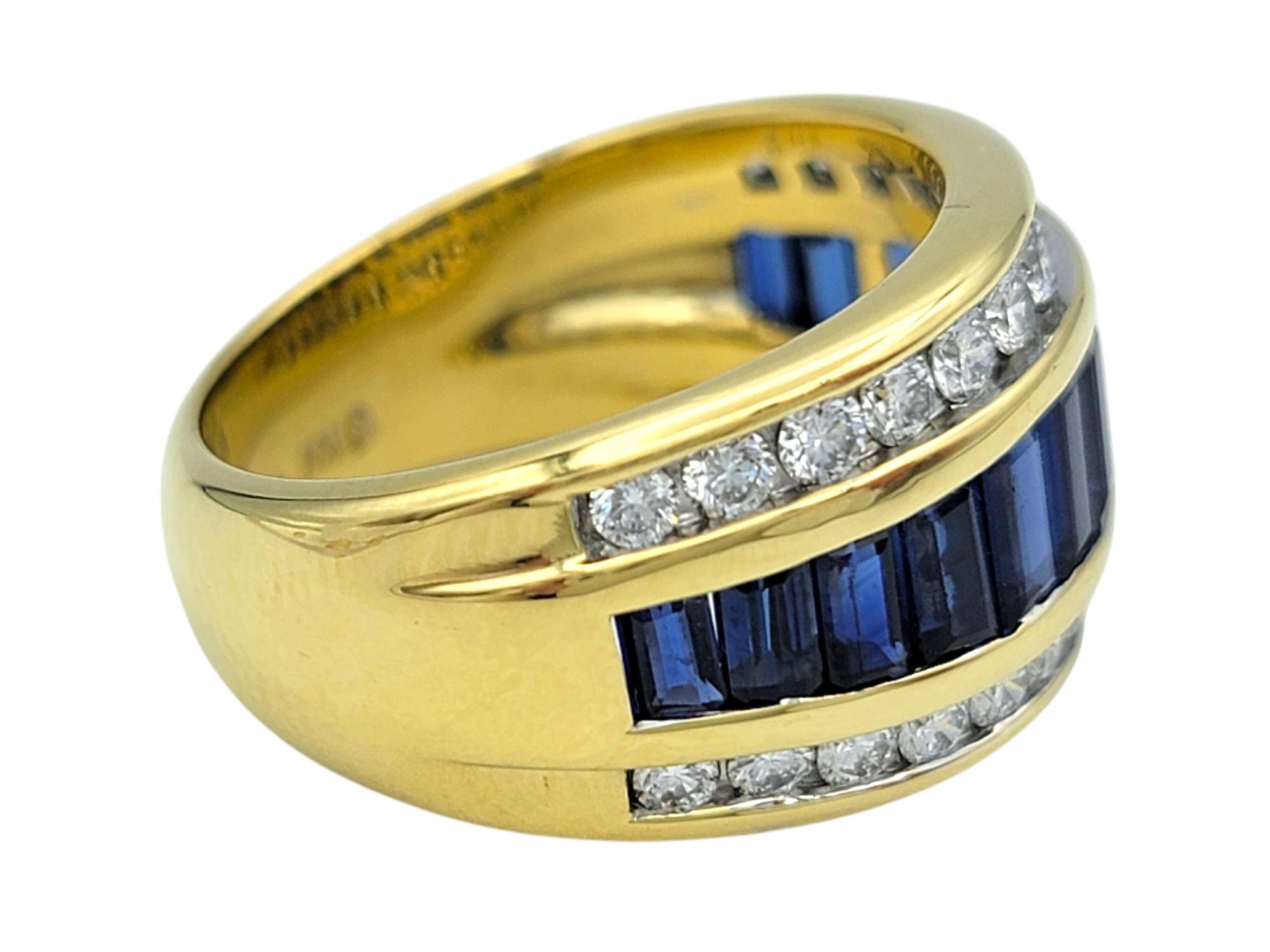 Anello a fascia con zaffiro taglio baguette e diamante rotondo a più file in oro 18 carati In condizioni buone in vendita a Scottsdale, AZ