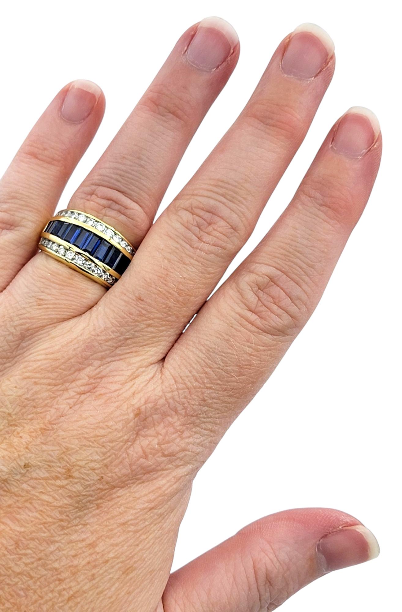 Anello a fascia con zaffiro taglio baguette e diamante rotondo a più file in oro 18 carati in vendita 2