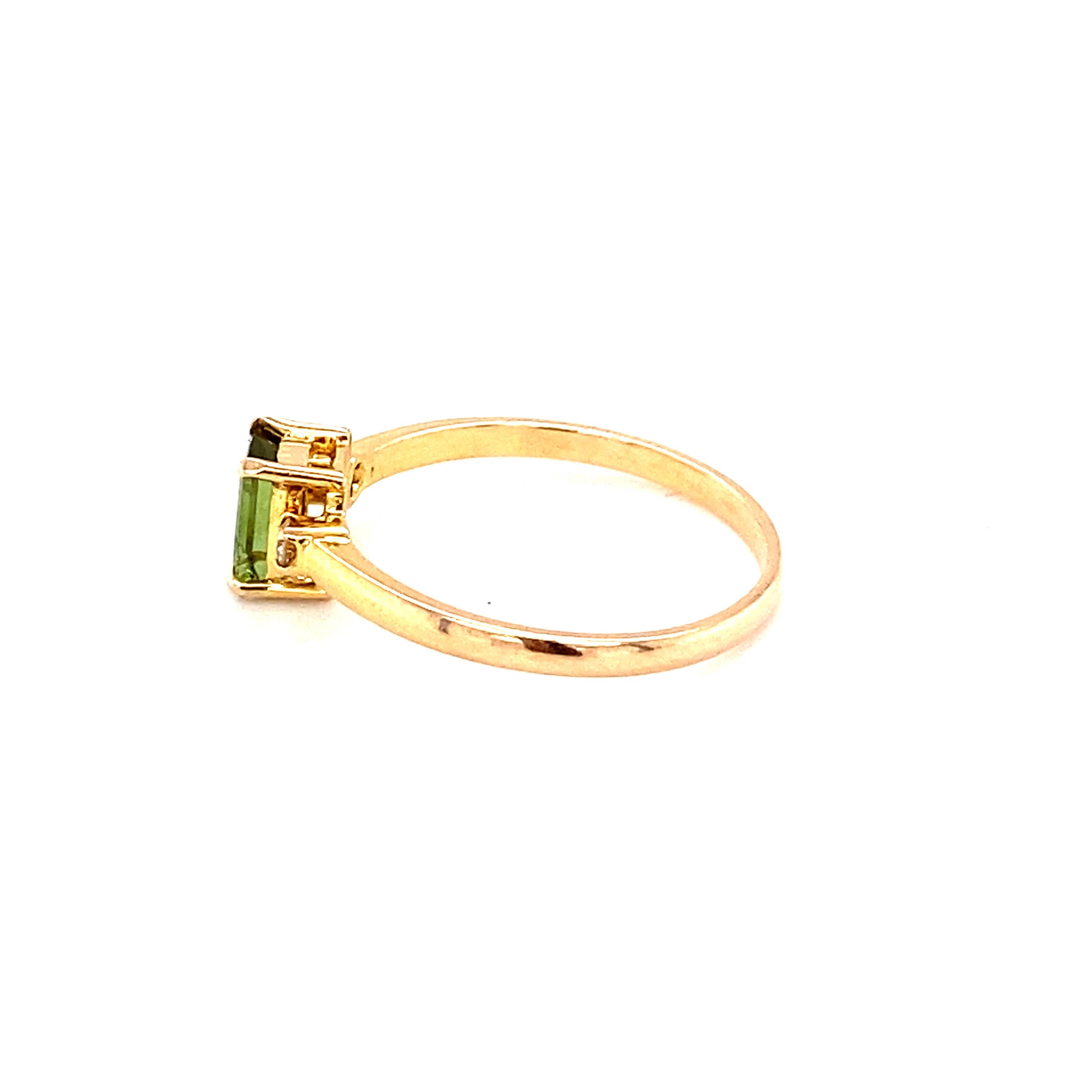 Bague en or jaune avec tourmaline taille baguette et diamants en vente 4