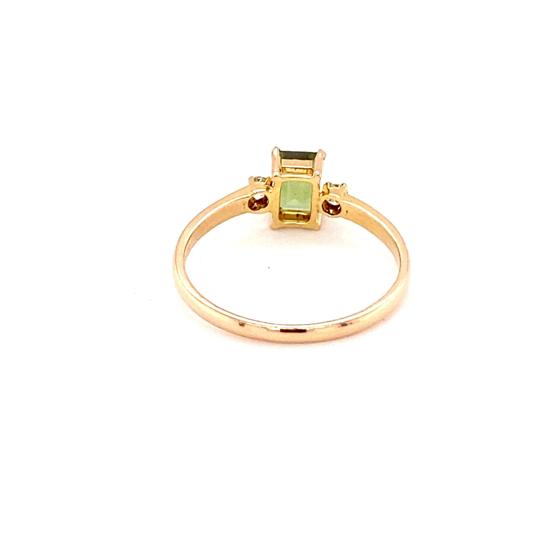 Bague en or jaune avec tourmaline taille baguette et diamants en vente 8