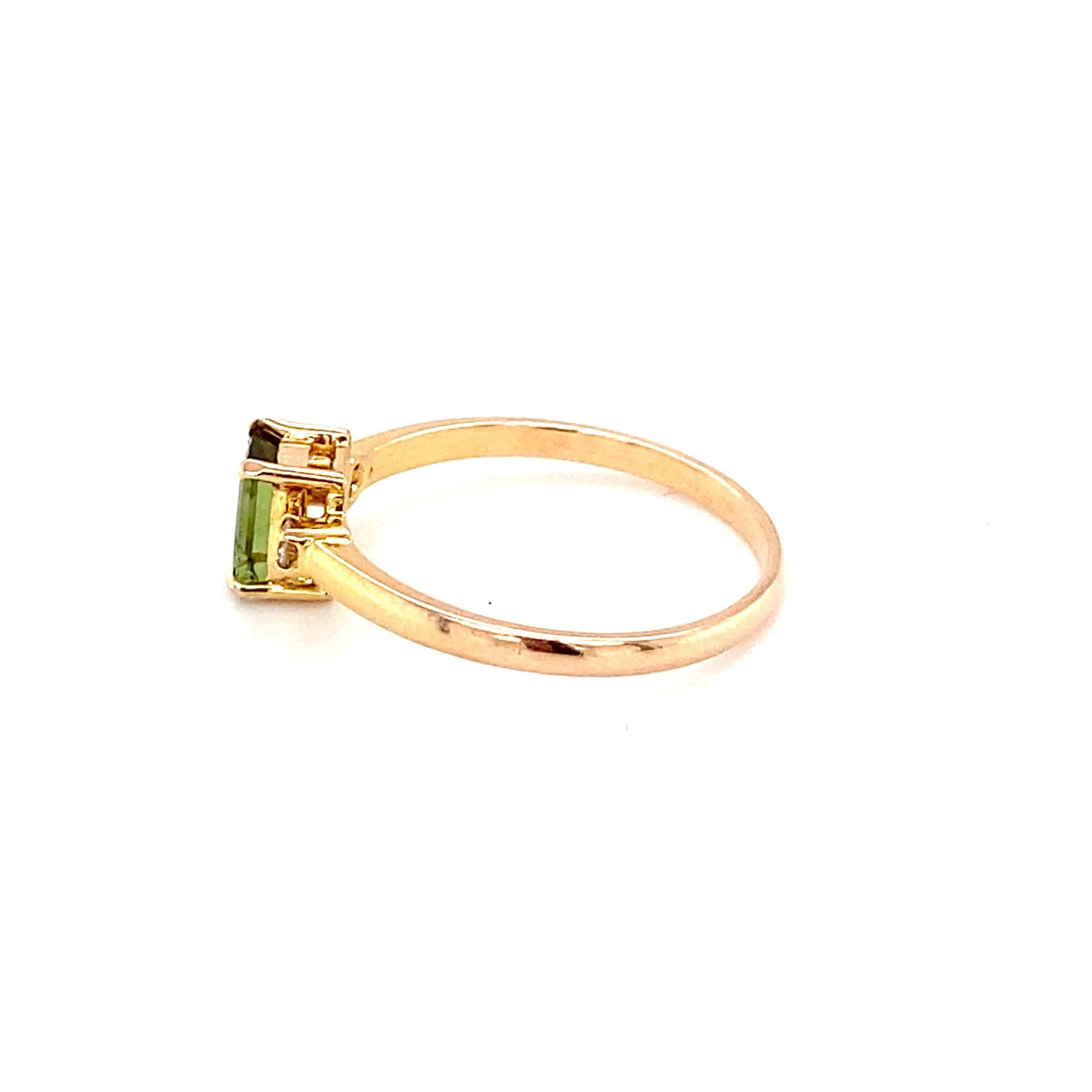 Bague en or jaune avec tourmaline taille baguette et diamants en vente 9