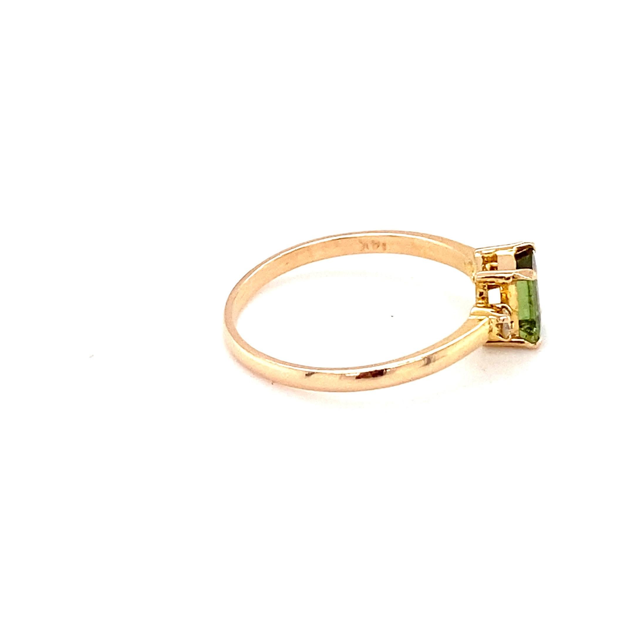 Bague en or jaune avec tourmaline taille baguette et diamants en vente 10