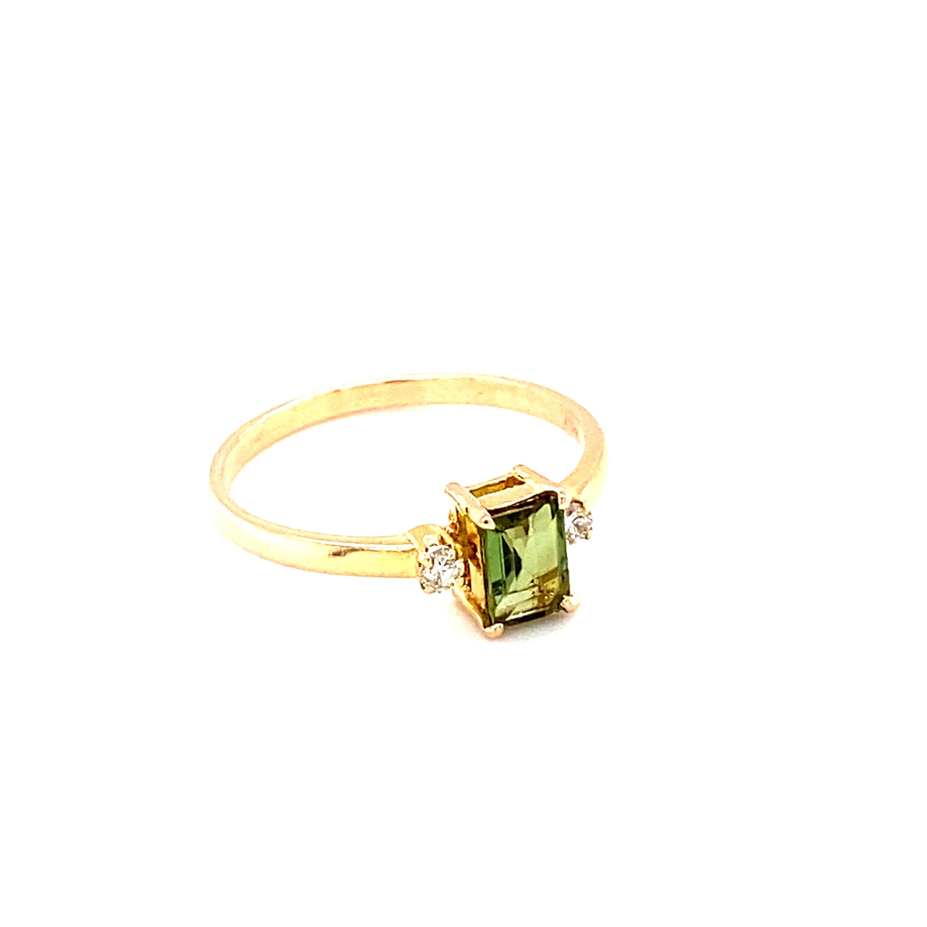 Taille baguette Bague en or jaune avec tourmaline taille baguette et diamants en vente