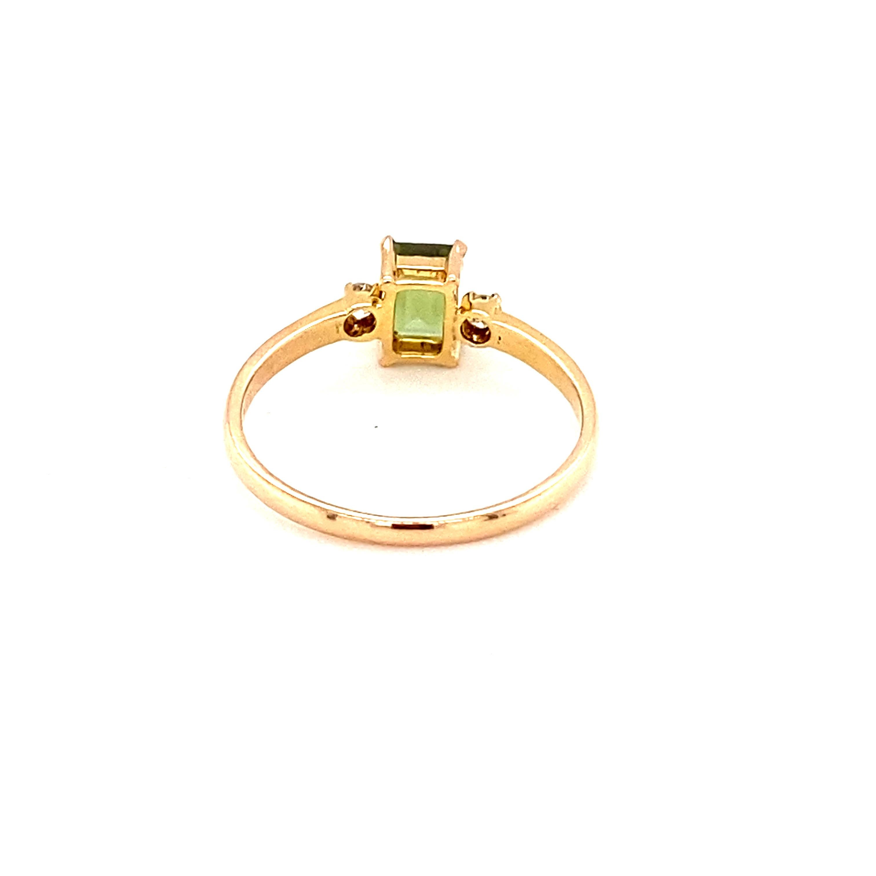 Bague en or jaune avec tourmaline taille baguette et diamants en vente 2