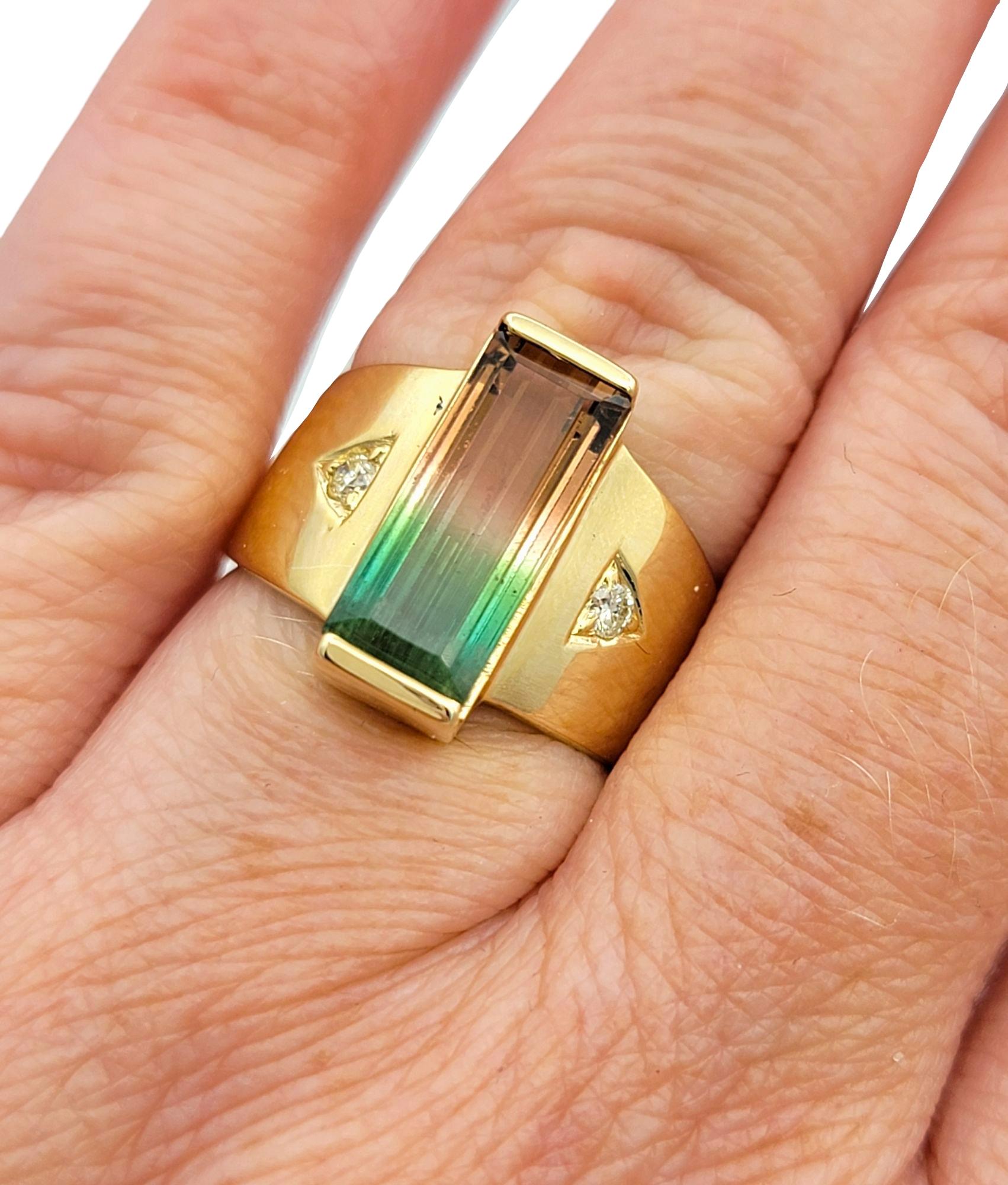 Bague cocktail en or jaune 14 carats, tourmaline melon d'eau taille baguette et diamants en vente 4