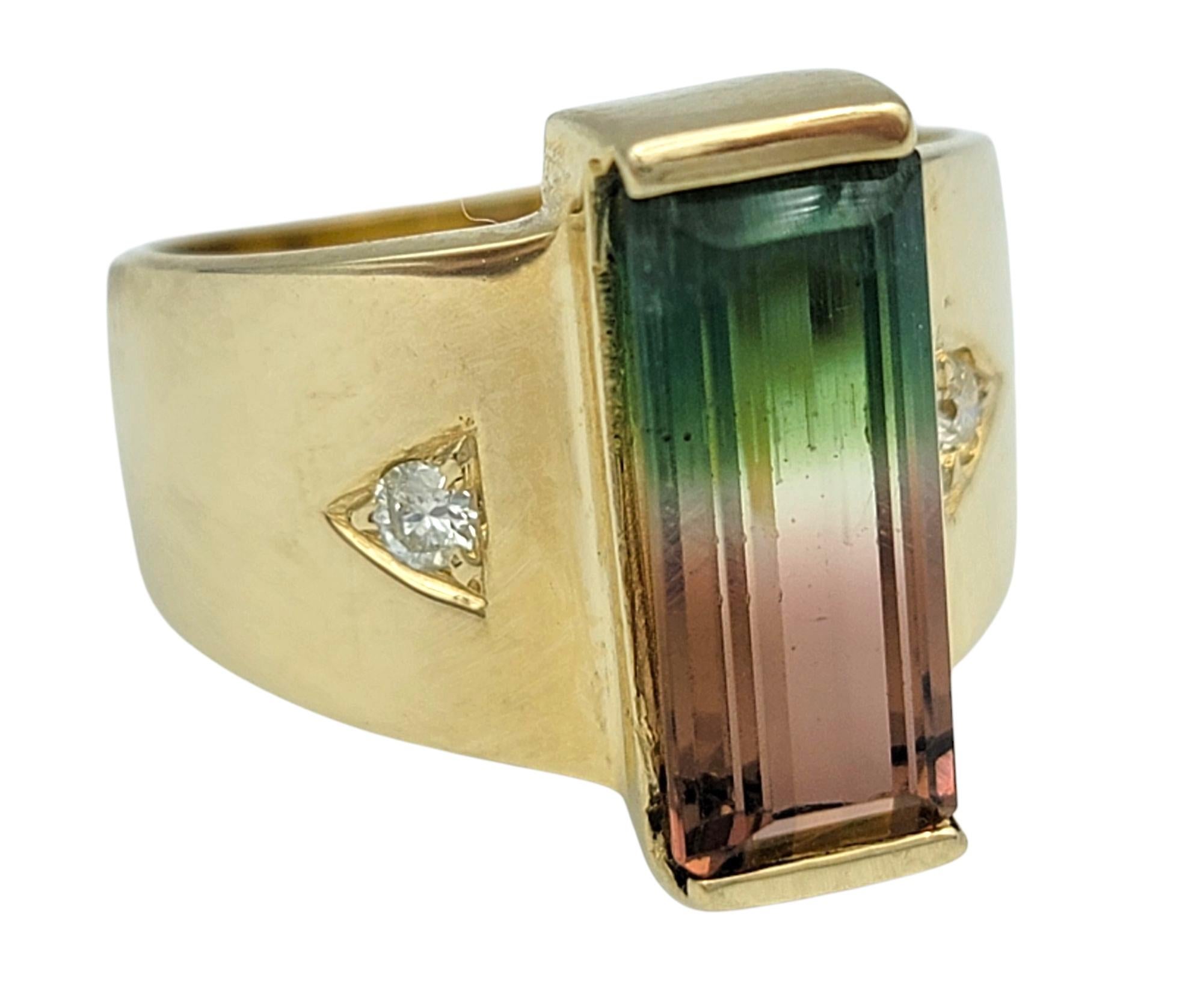 Bague cocktail en or jaune 14 carats, tourmaline melon d'eau taille baguette et diamants Bon état - En vente à Scottsdale, AZ