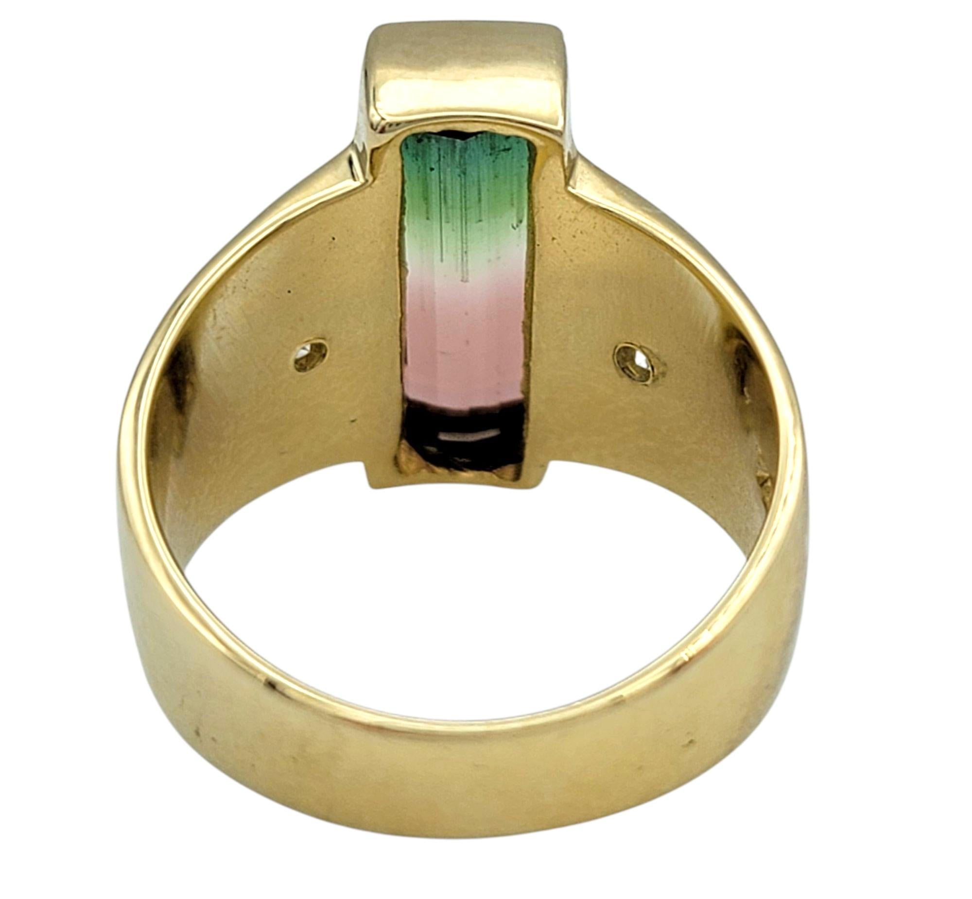 Bague cocktail en or jaune 14 carats, tourmaline melon d'eau taille baguette et diamants Pour femmes en vente