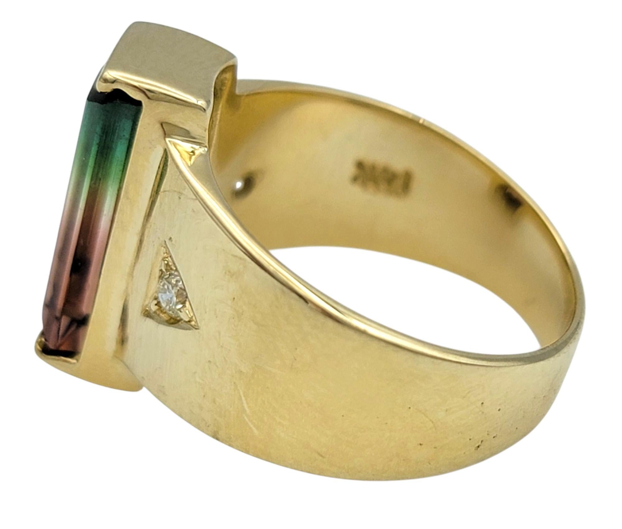 Bague cocktail en or jaune 14 carats, tourmaline melon d'eau taille baguette et diamants en vente 1
