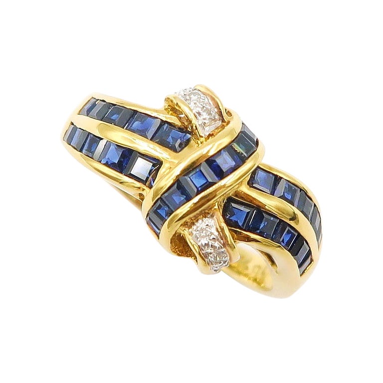 Zafiro Azul Profundo Baguette Diamante Nudo de la Amistad Anillo de Oro Amarillo de 18 K en venta