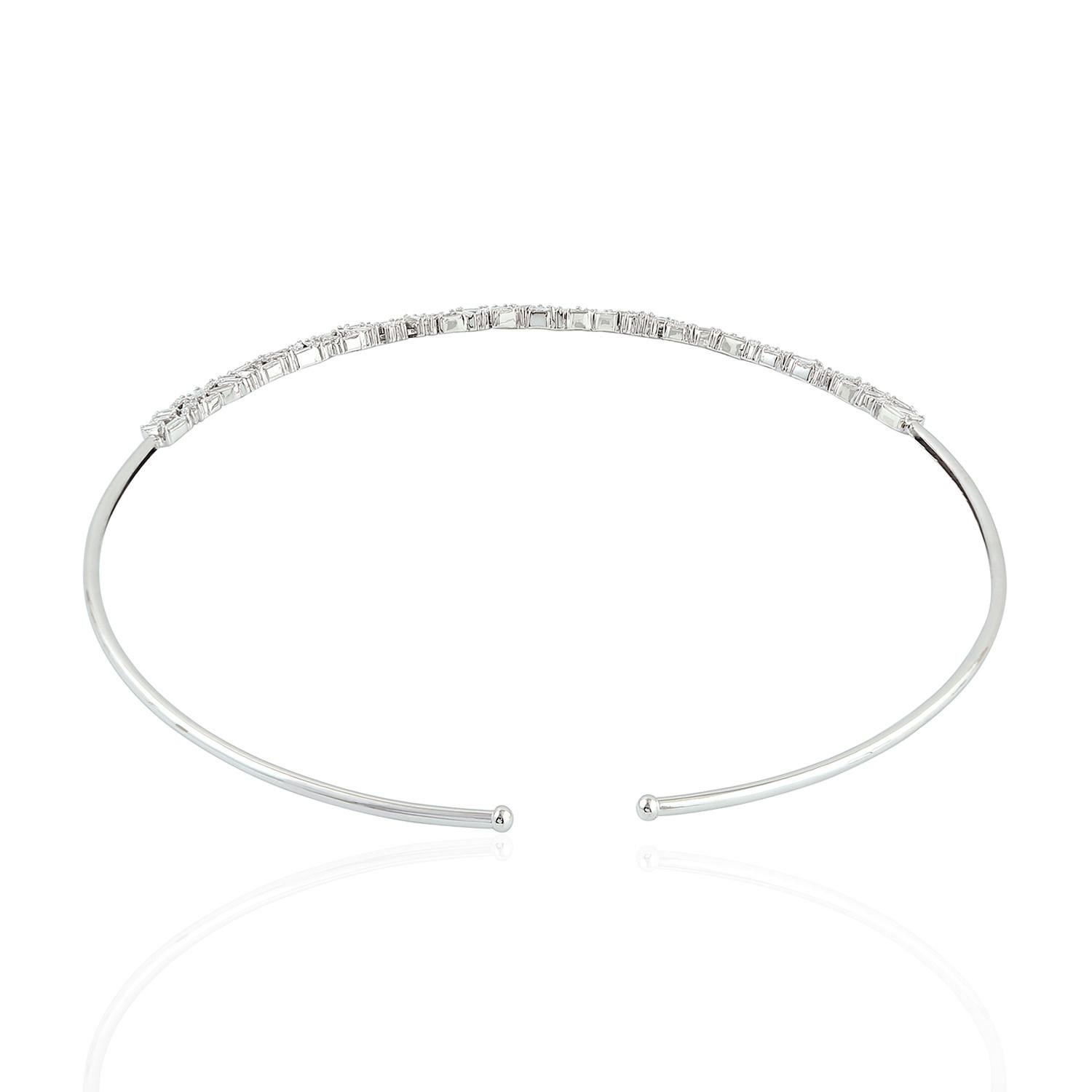 Moderno Collana girocollo con diamante baguette in oro 14 carati in vendita