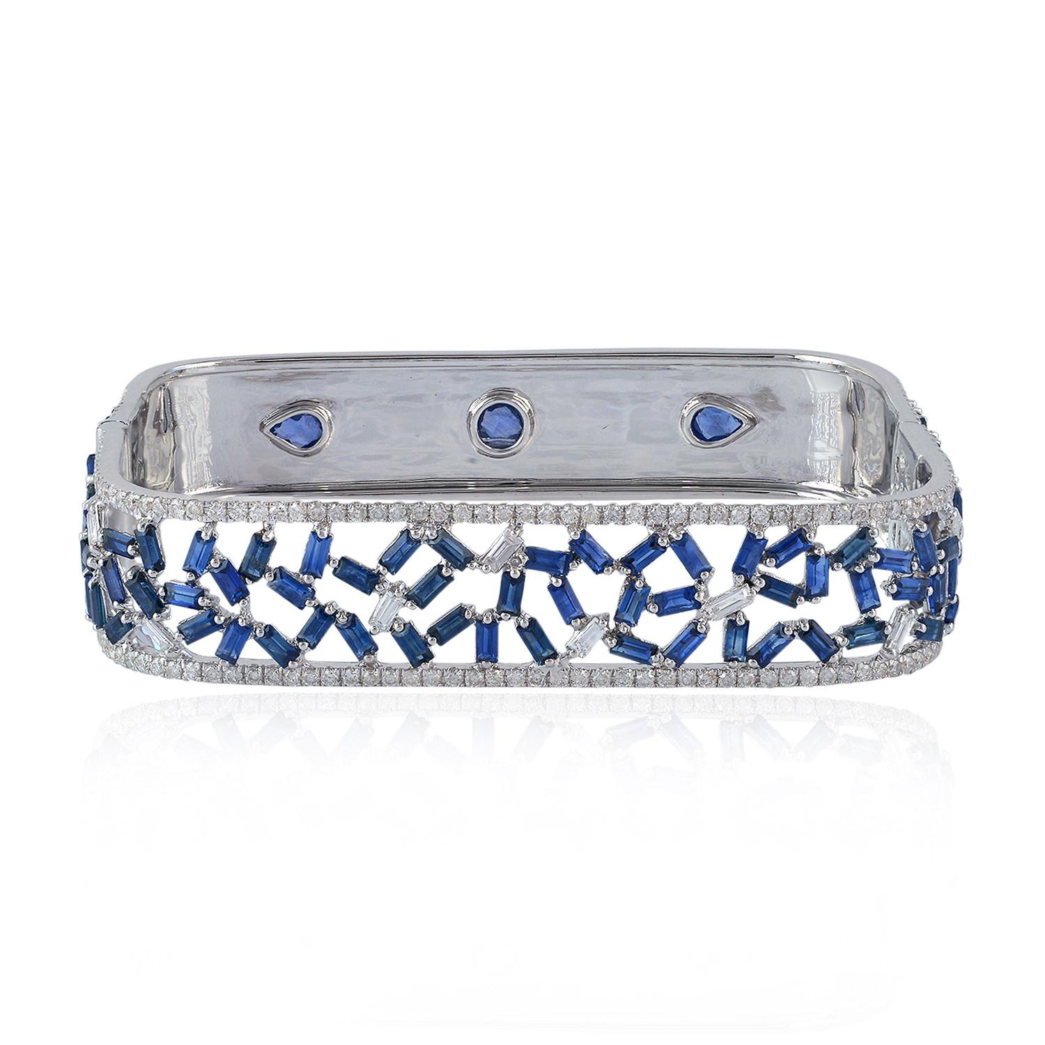 Taille baguette Bracelet jonc en or 18 carats avec diamants baguettes  en vente