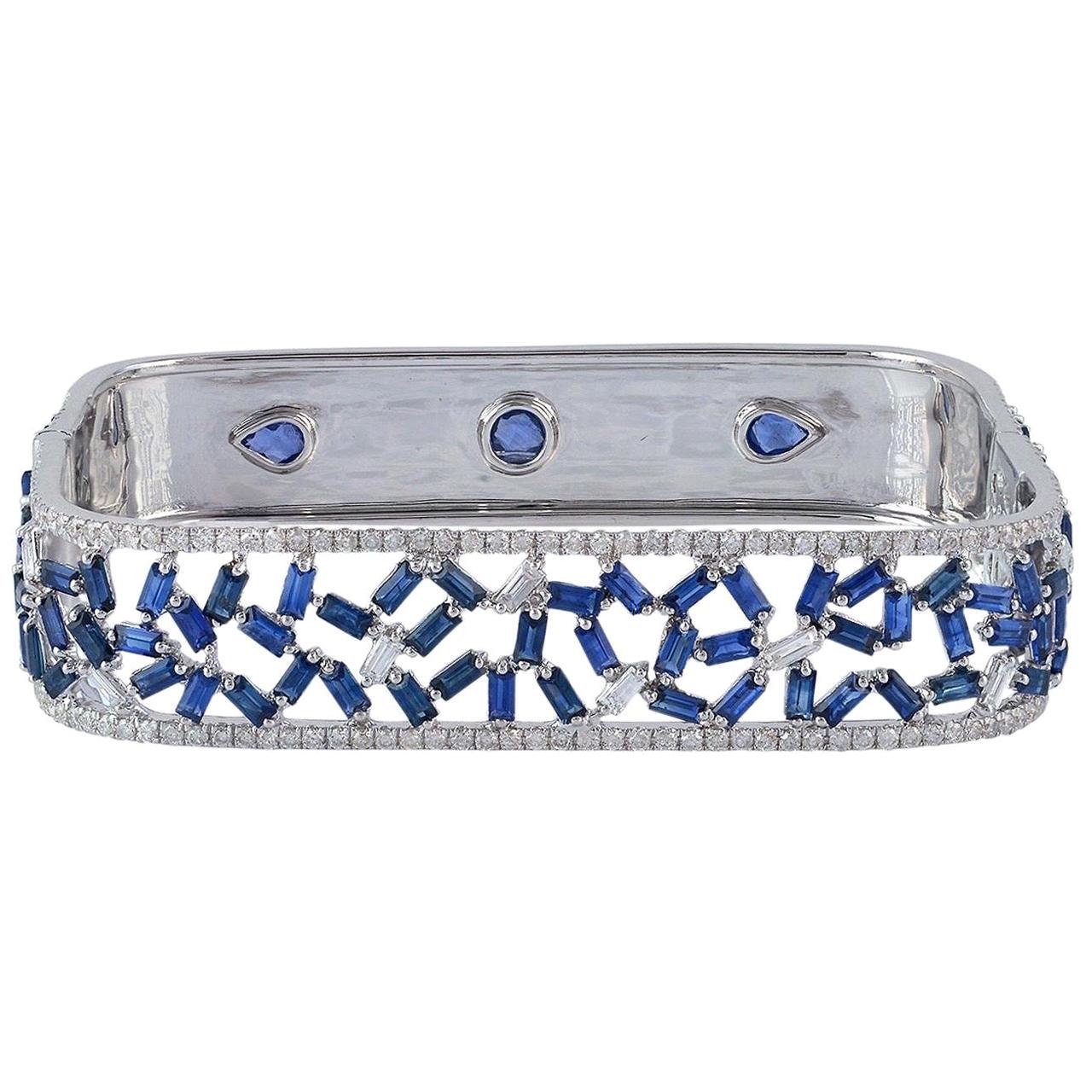 Bracelet jonc en or 18 carats avec diamants baguettes  en vente