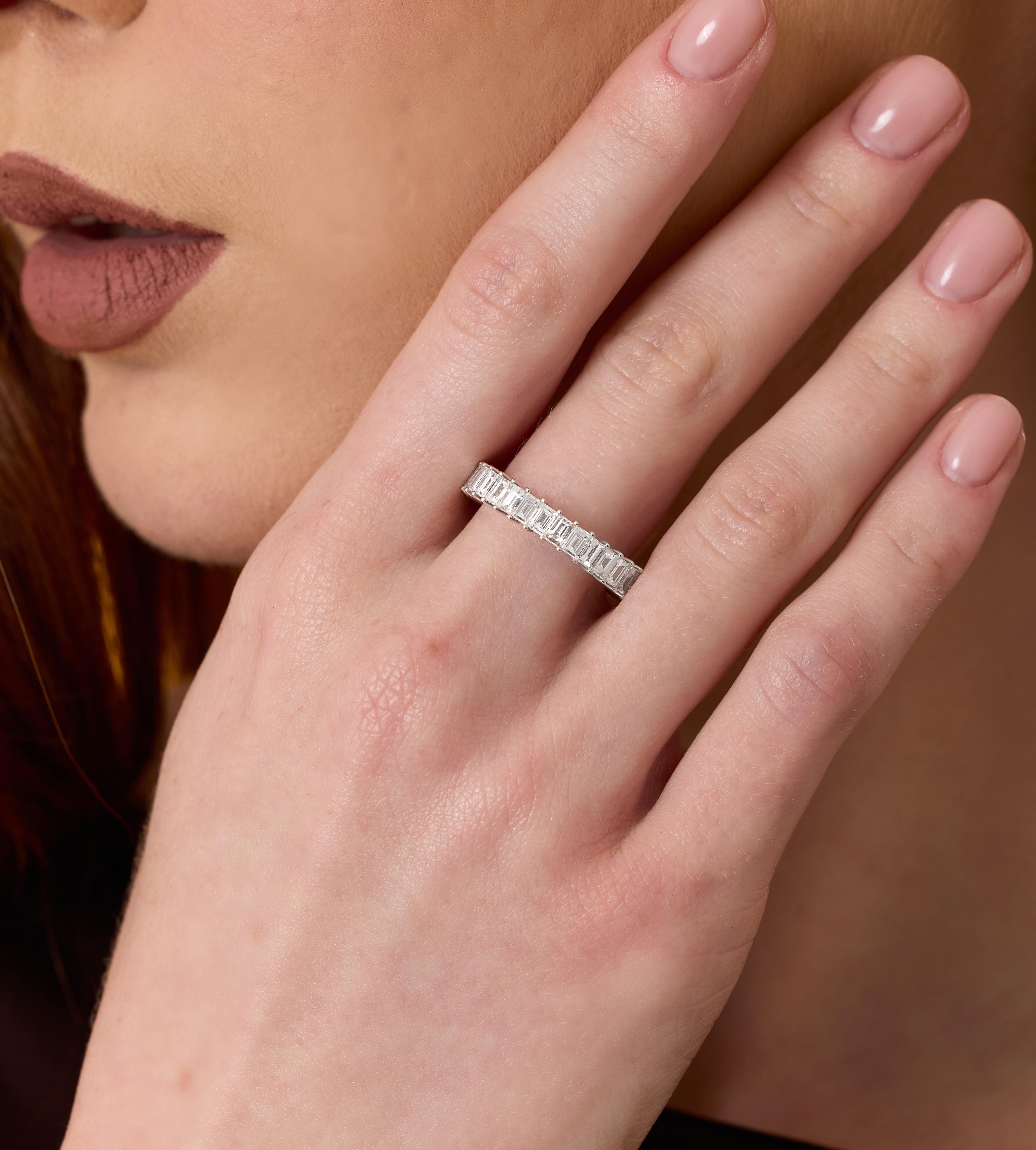 Baguette Diamond 2.64ct Solid Gold Eternity Ring In New Condition For Sale In Fatih, 34